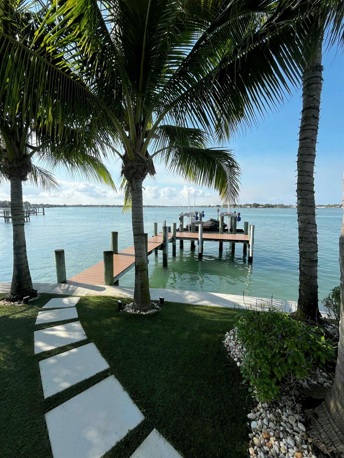 RIO VISTA OF ISLAND SHORE - Residential