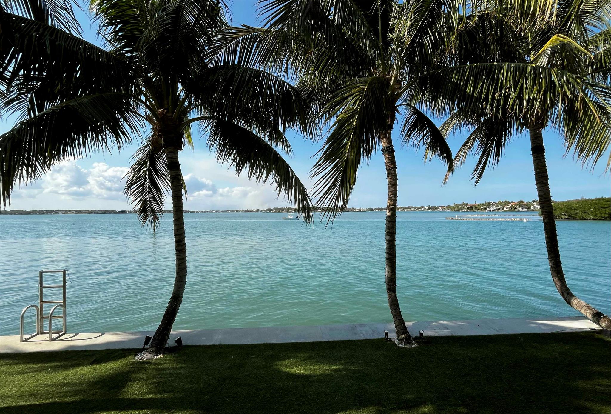 RIO VISTA OF ISLAND SHORE - Residential