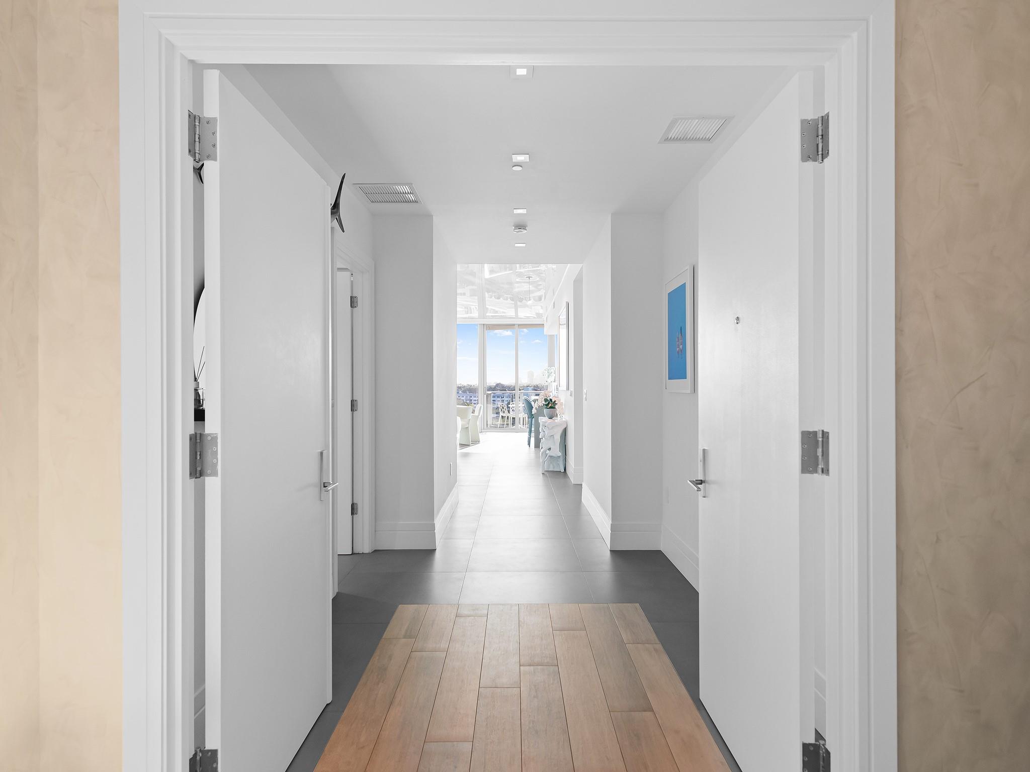 PARAMOUNT - Residential