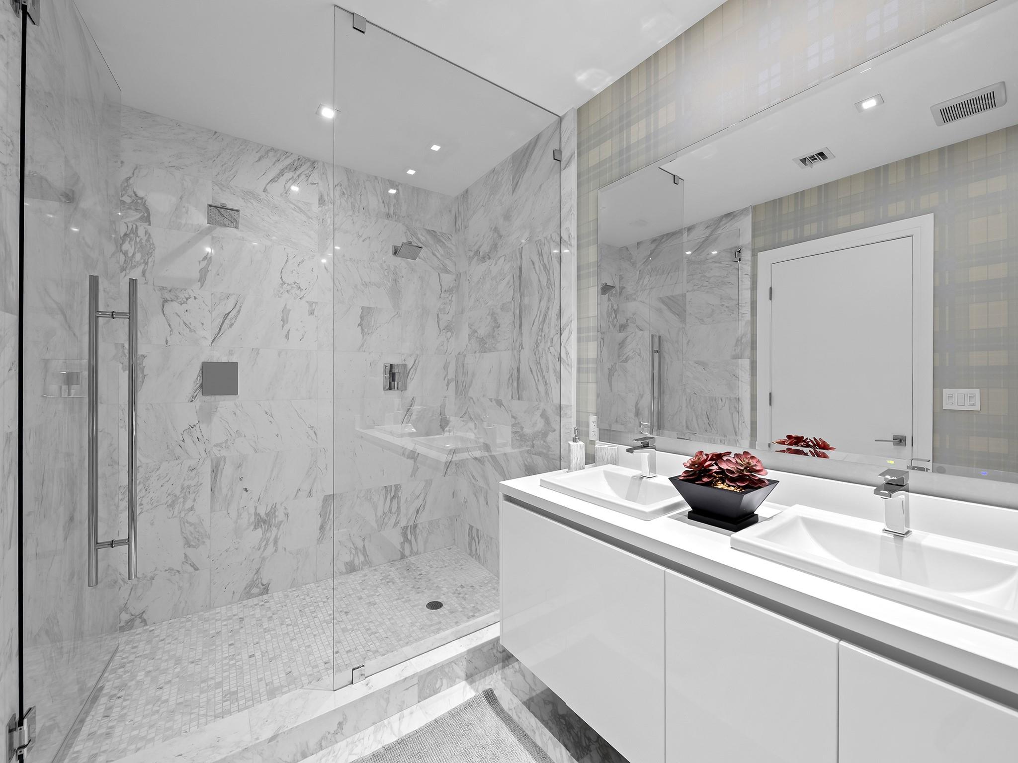 PARAMOUNT - Residential