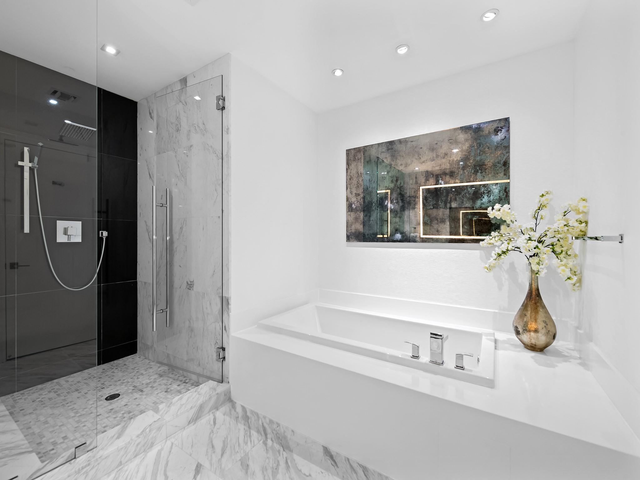 PARAMOUNT - Residential