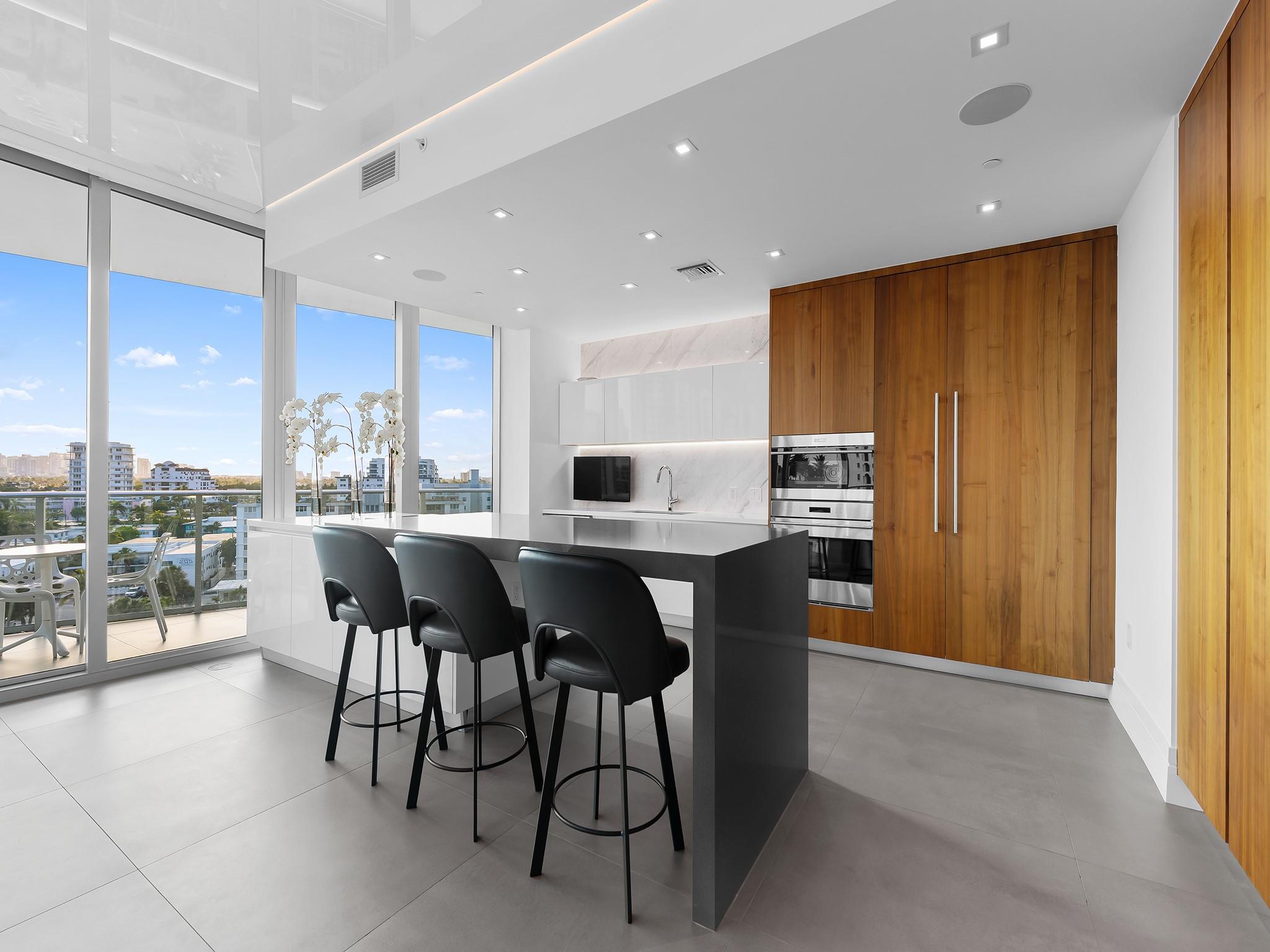 PARAMOUNT - Residential