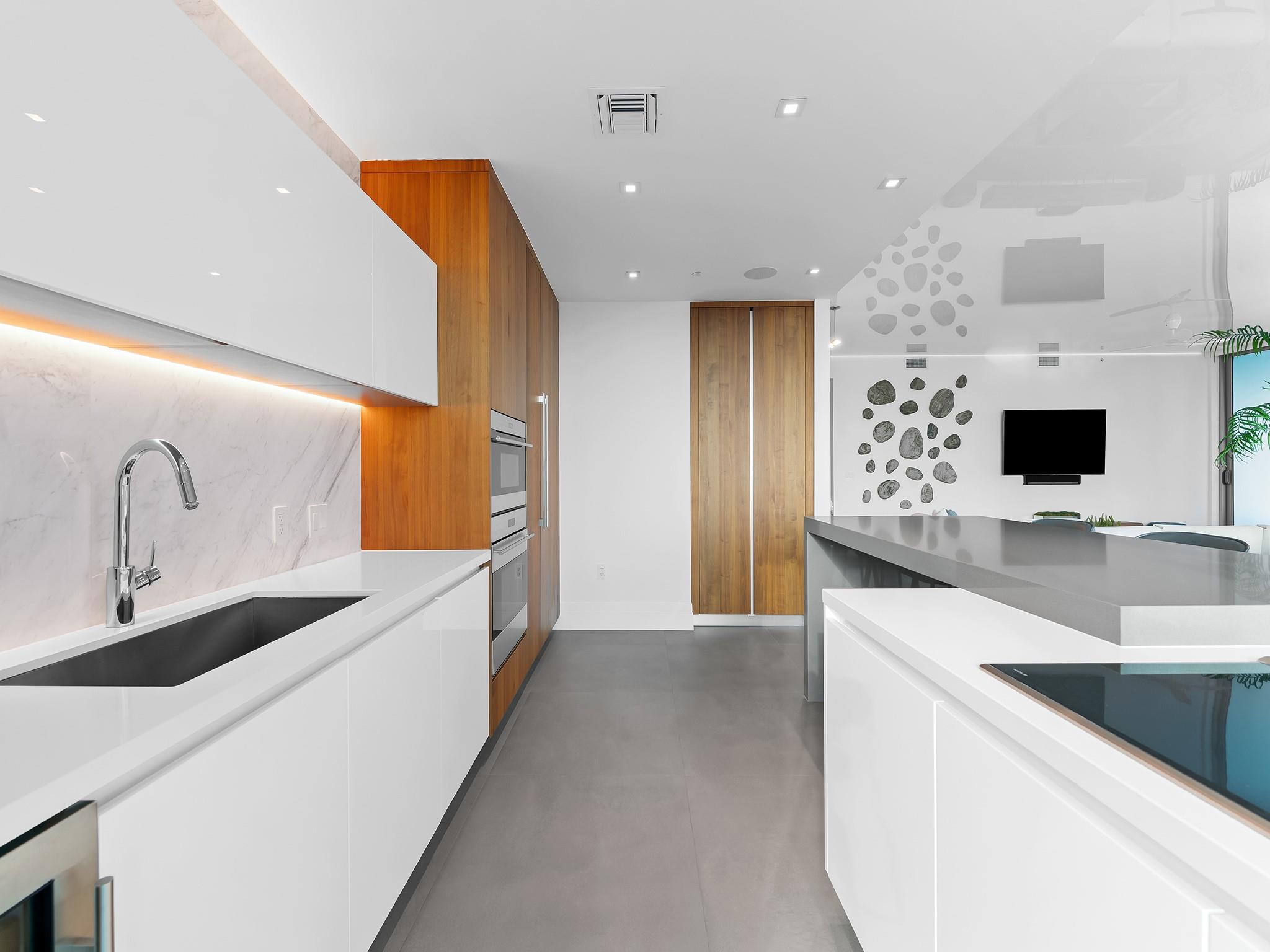 PARAMOUNT - Residential