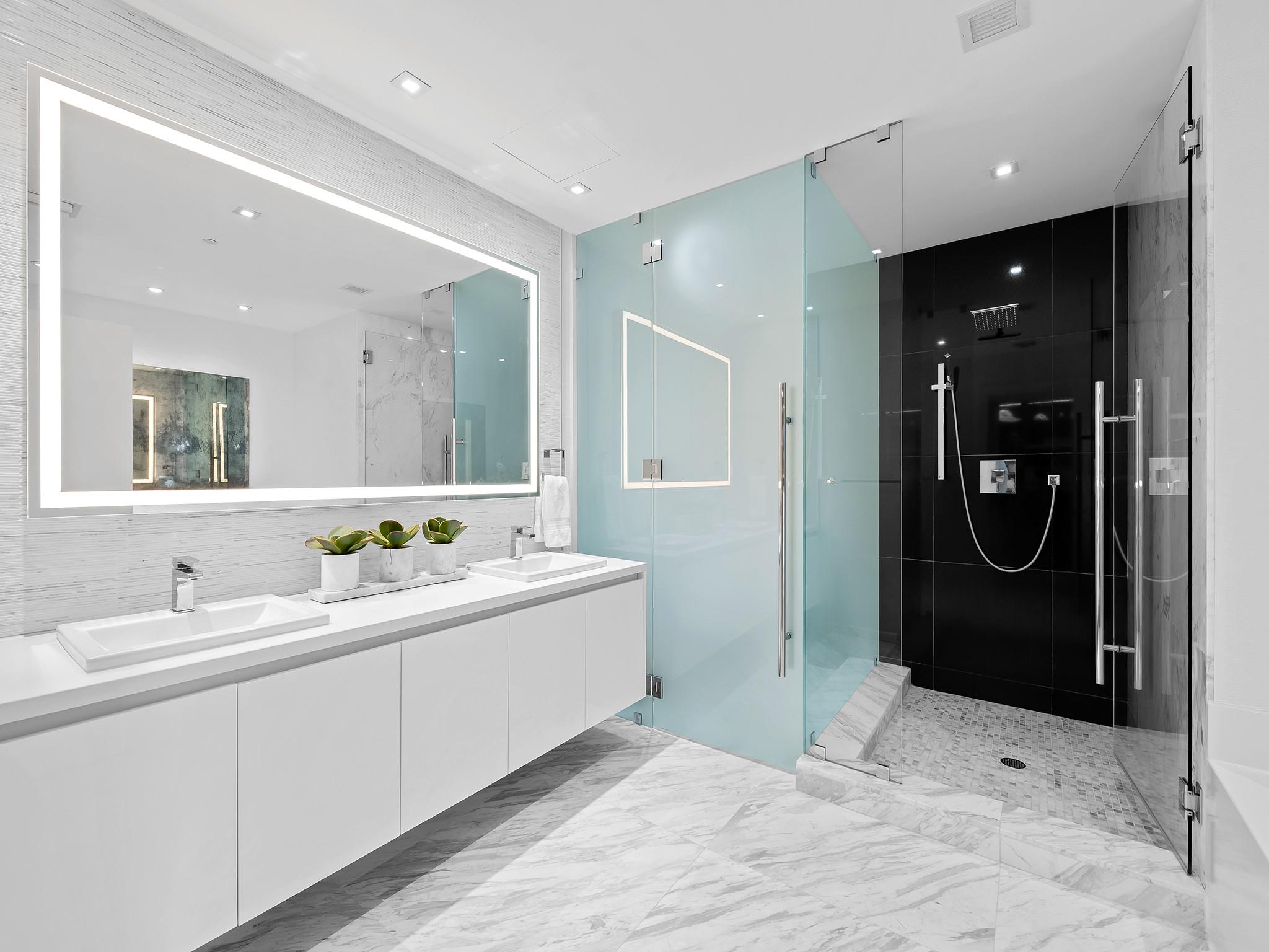 PARAMOUNT - Residential