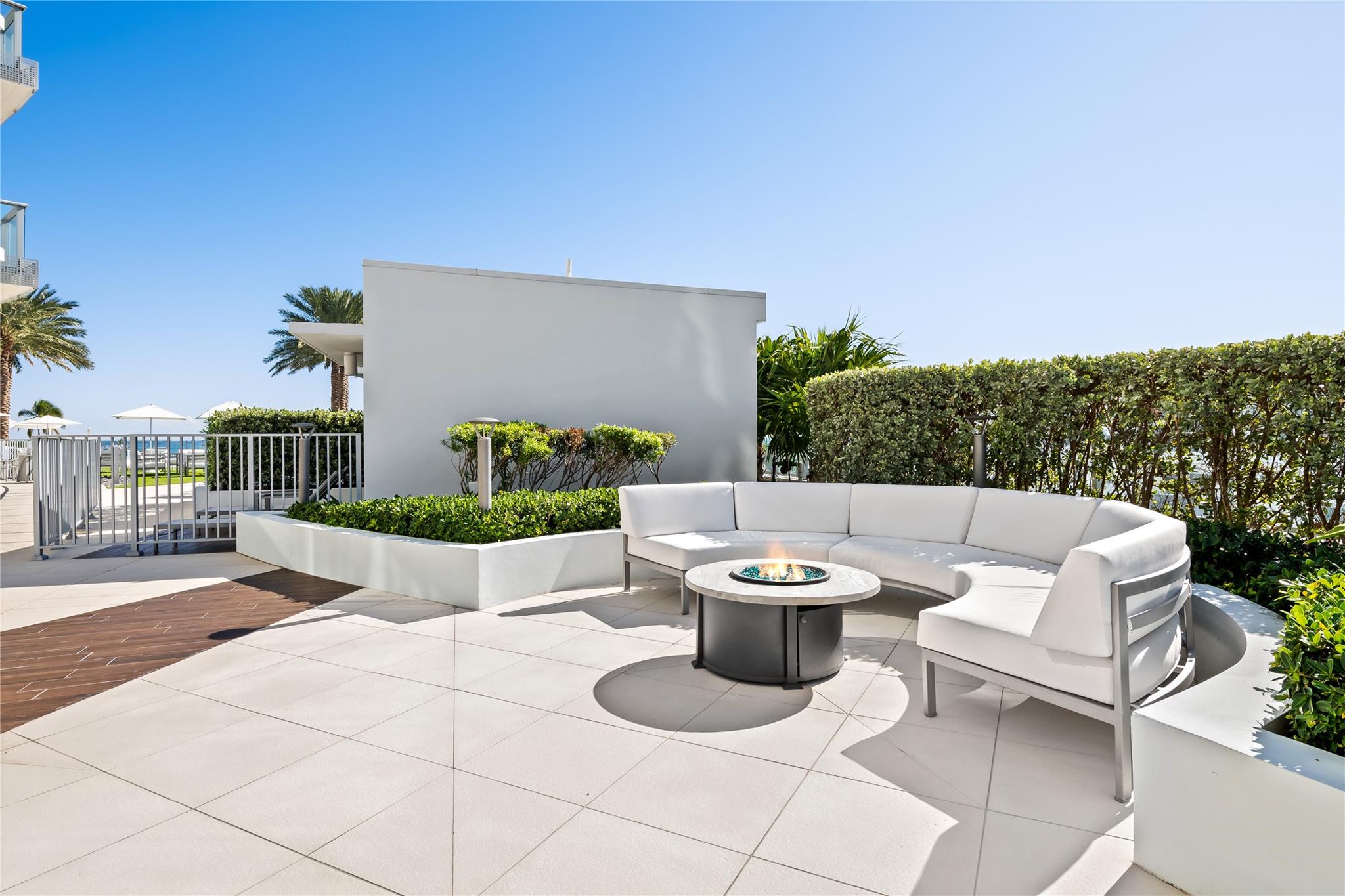 PARAMOUNT - Residential