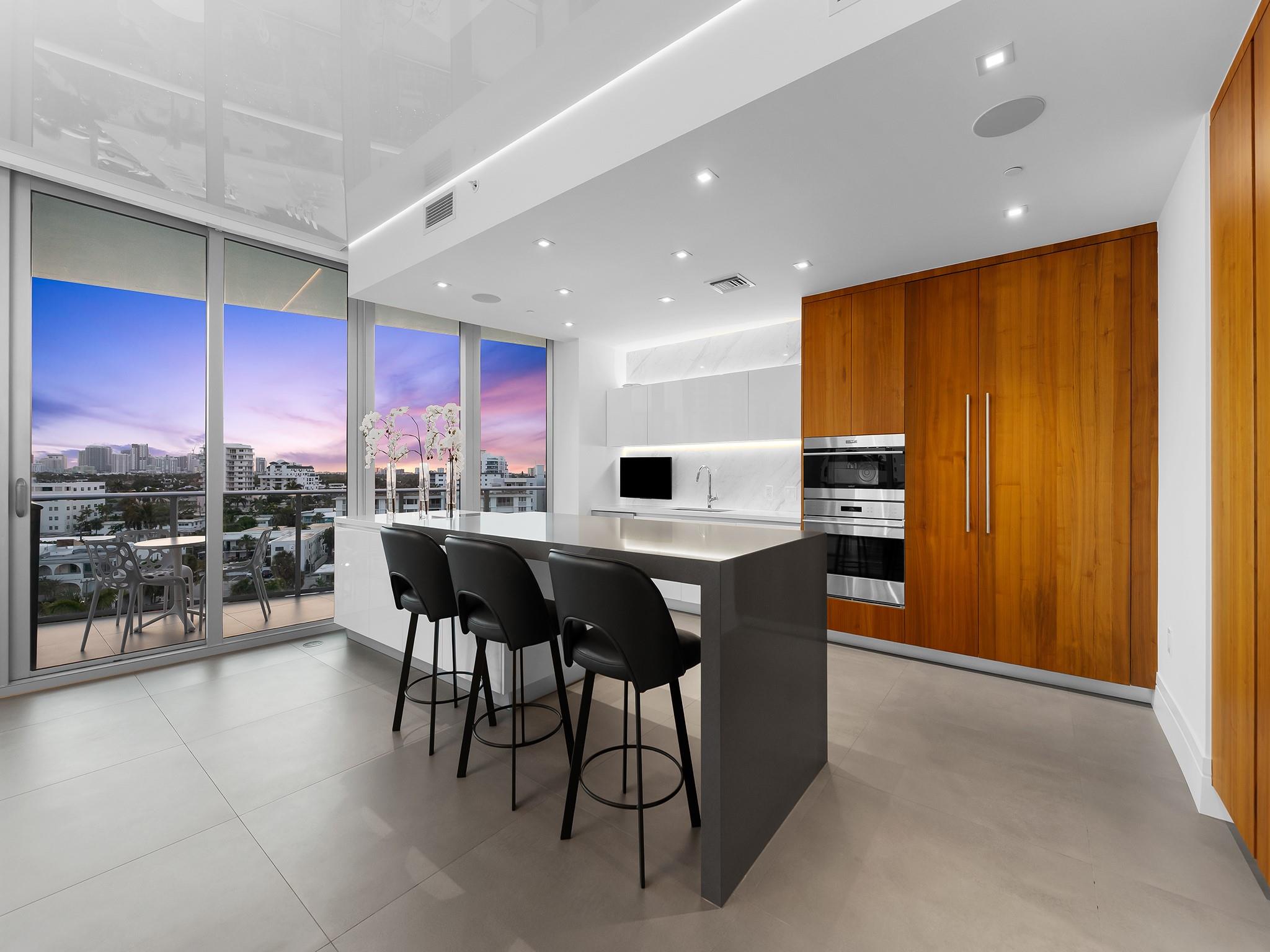 PARAMOUNT - Residential