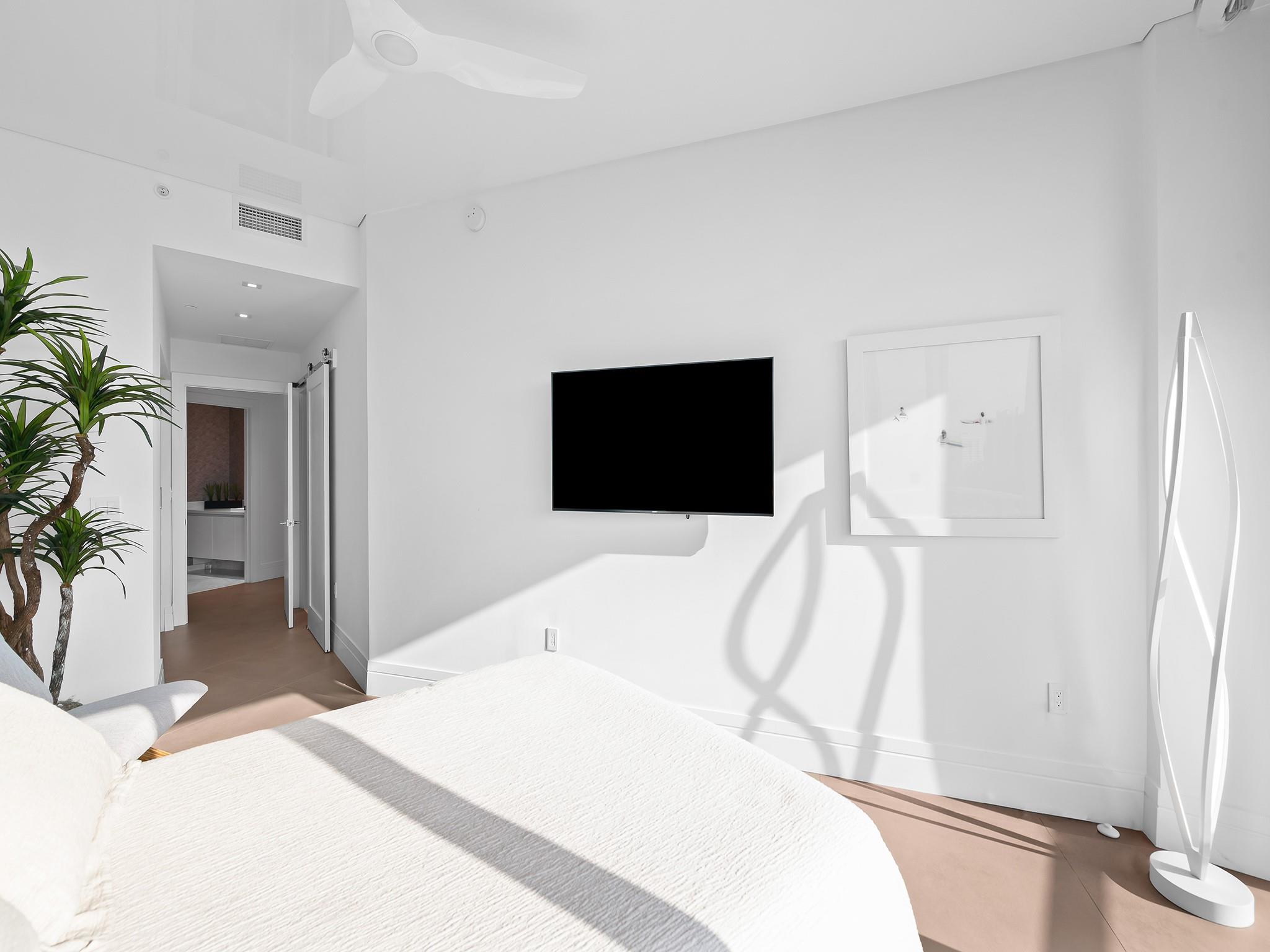 PARAMOUNT - Residential