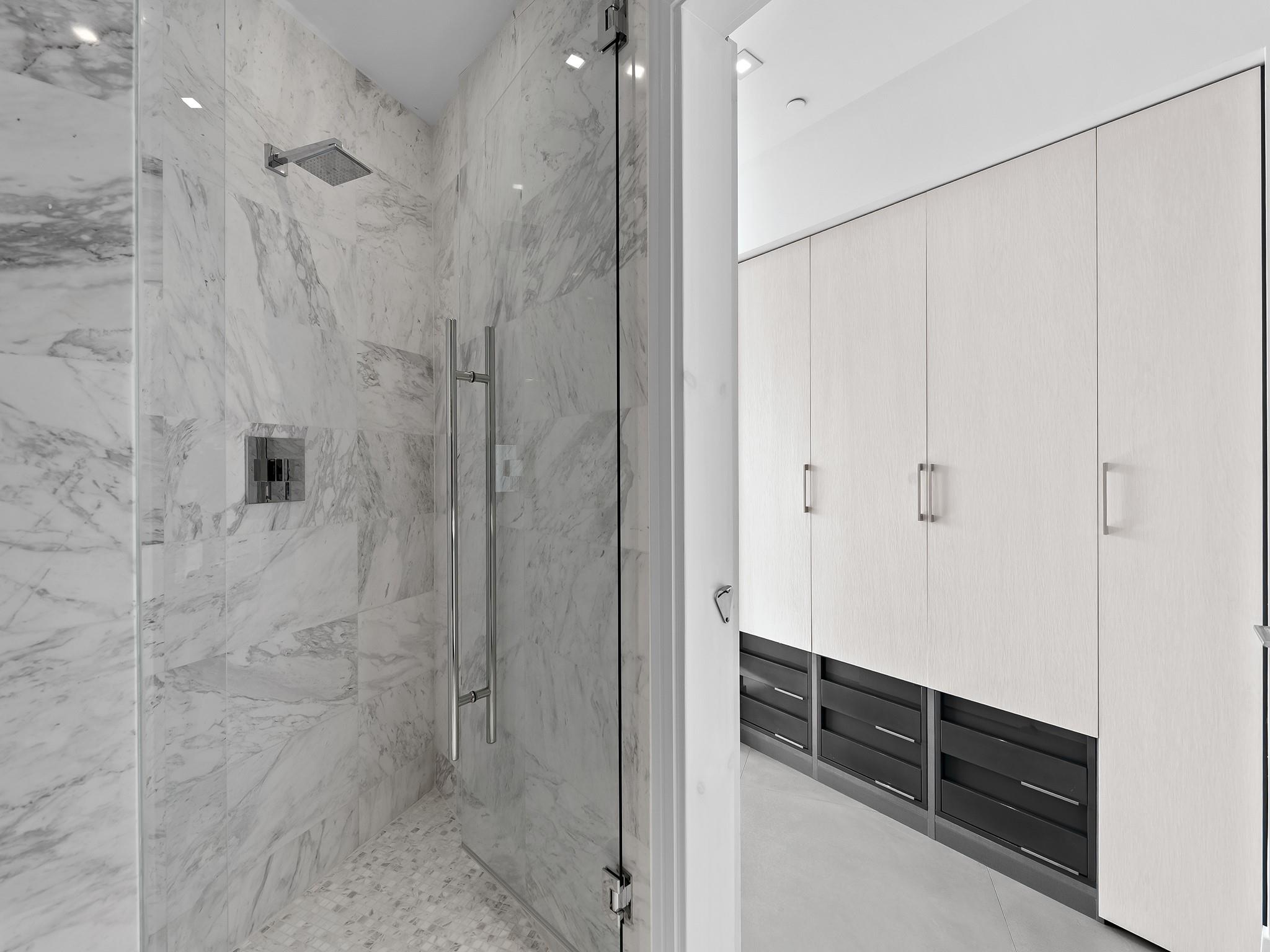 PARAMOUNT - Residential