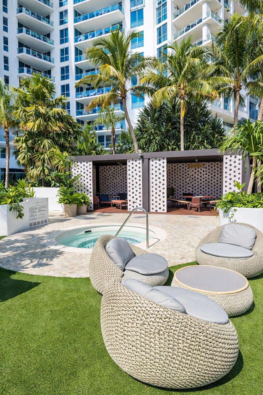 DIPLOMAT OCEANFRONT RESIDENCES - Residential