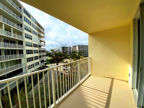 A home in South Palm Beach