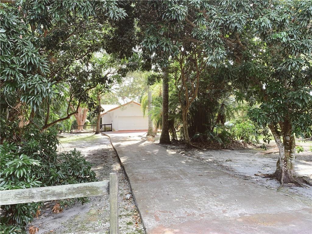 DAVIE FARMETTES 72-10 - Land