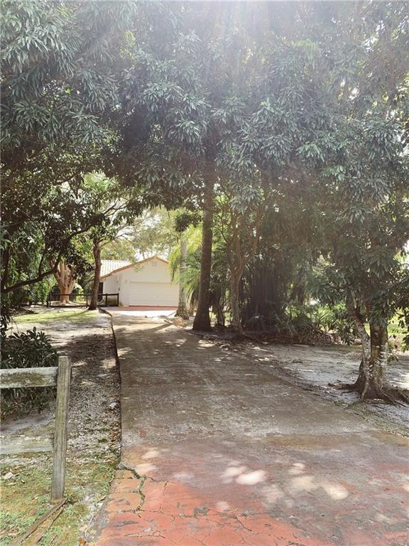 DAVIE FARMETTES 72-10 - Land