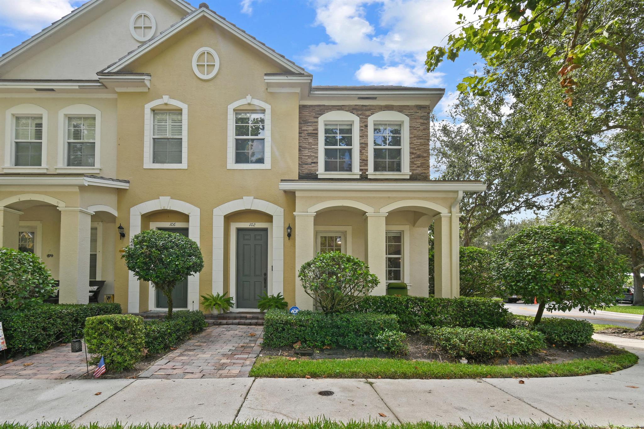Welcome to this stunning 3-bedroom, 2.5-bath corner-unit townhome with a versatile loft in the highly sought-after community of Canterbury at Abacoa. This beautifully updated home is move-in ready, featuring a brand-new roof that has been paid in full by the seller, a brand-new kitchen, and all-new stainless steel appliances -- including a microwave drawer and farmhouse sink. Fresh crown molding and new paint provide a crisp, elegant look complementing the home's custom window treatments. The chef's kitchen shines with all quartz countertops and a full quartz backsplash, enhanced by under-cabinet and over-cabinet lighting.Upstairs, you'll find a spacious loft, all-new laminate flooring with no carpet. Comfort and efficiency are ensured with two new water heaters and a new AC unit.