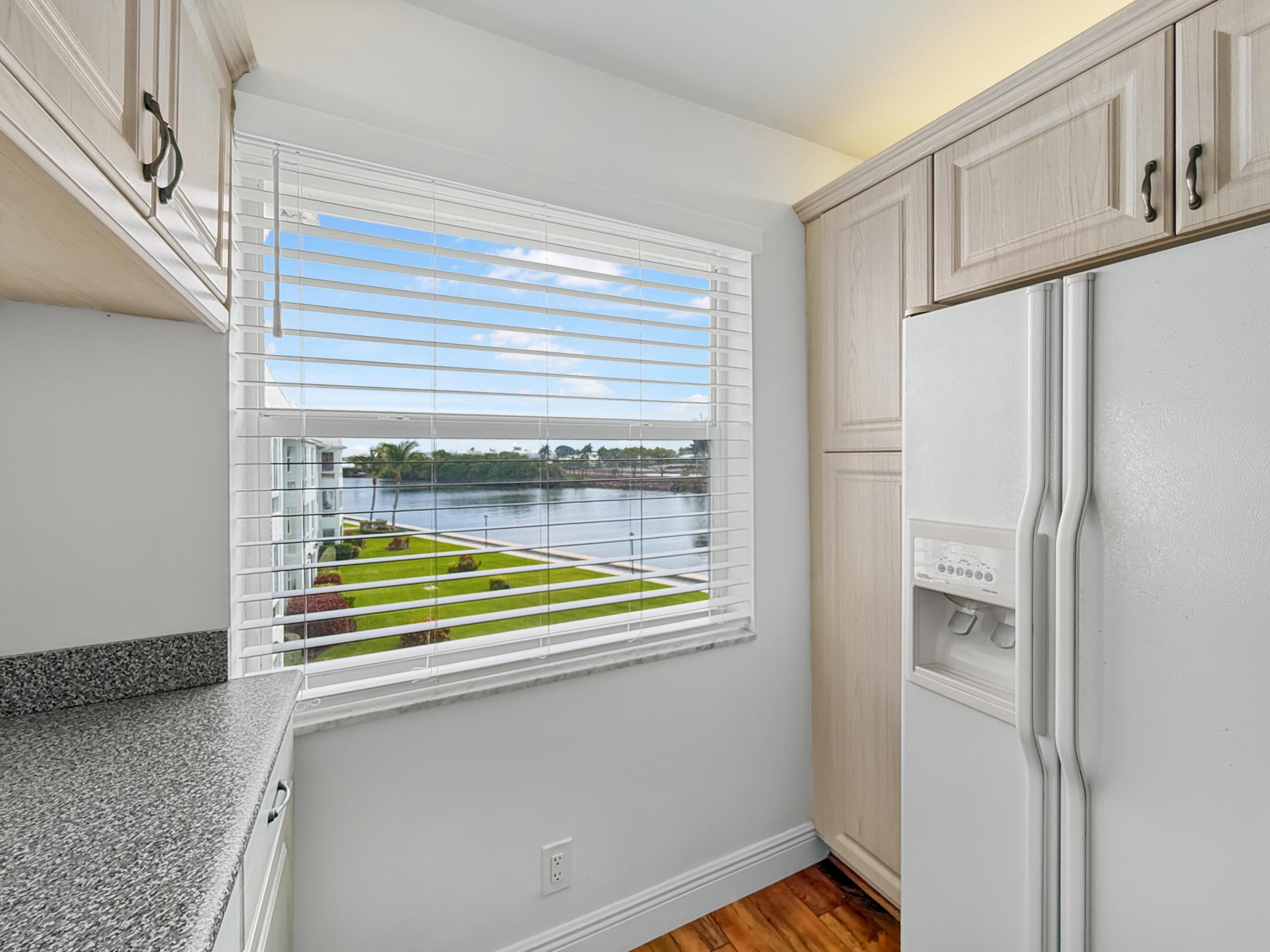 COLONIAL CLUB CONDO SEC 1 - Residential