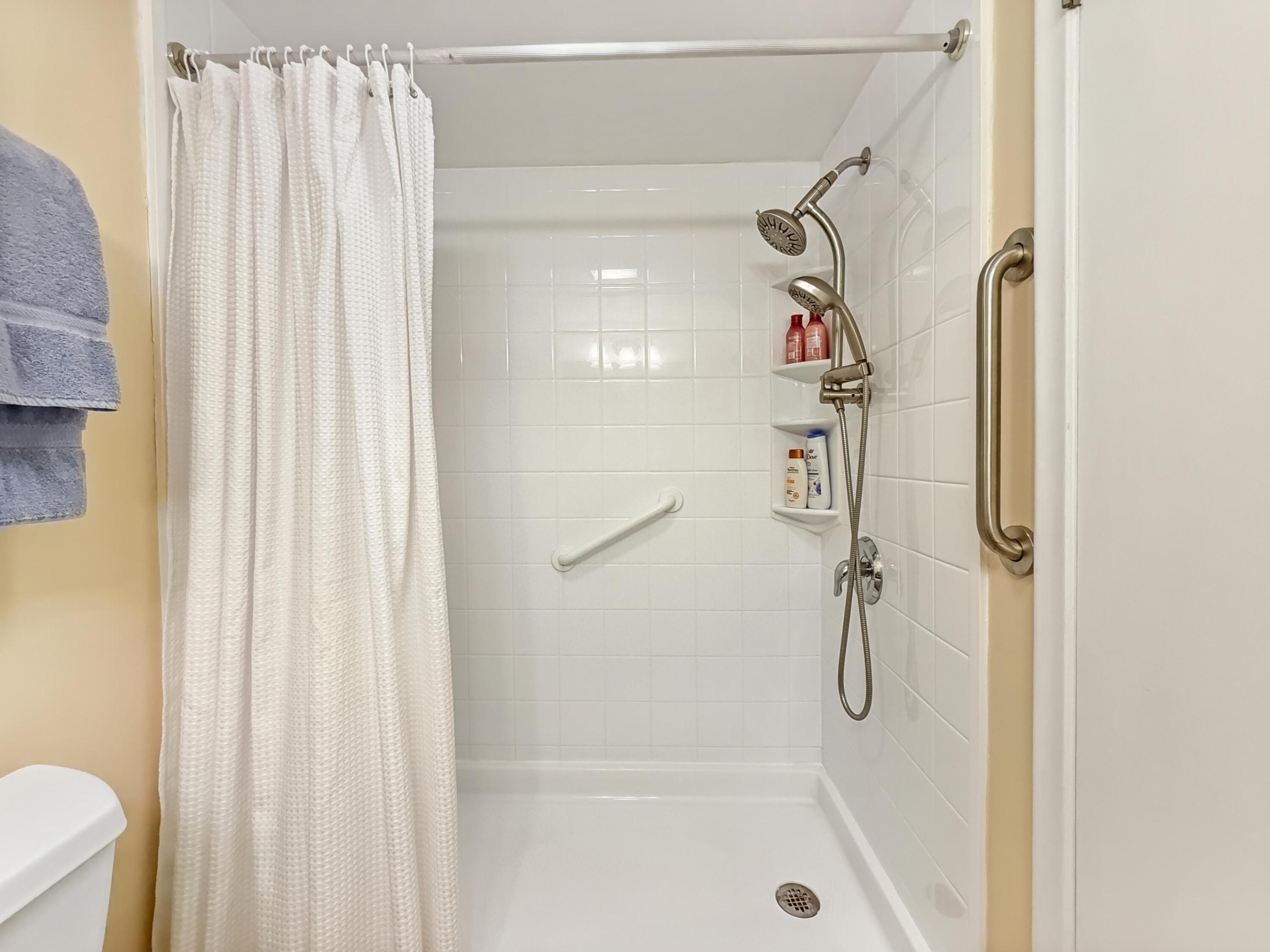 COLONIAL CLUB CONDO SEC 1 - Residential