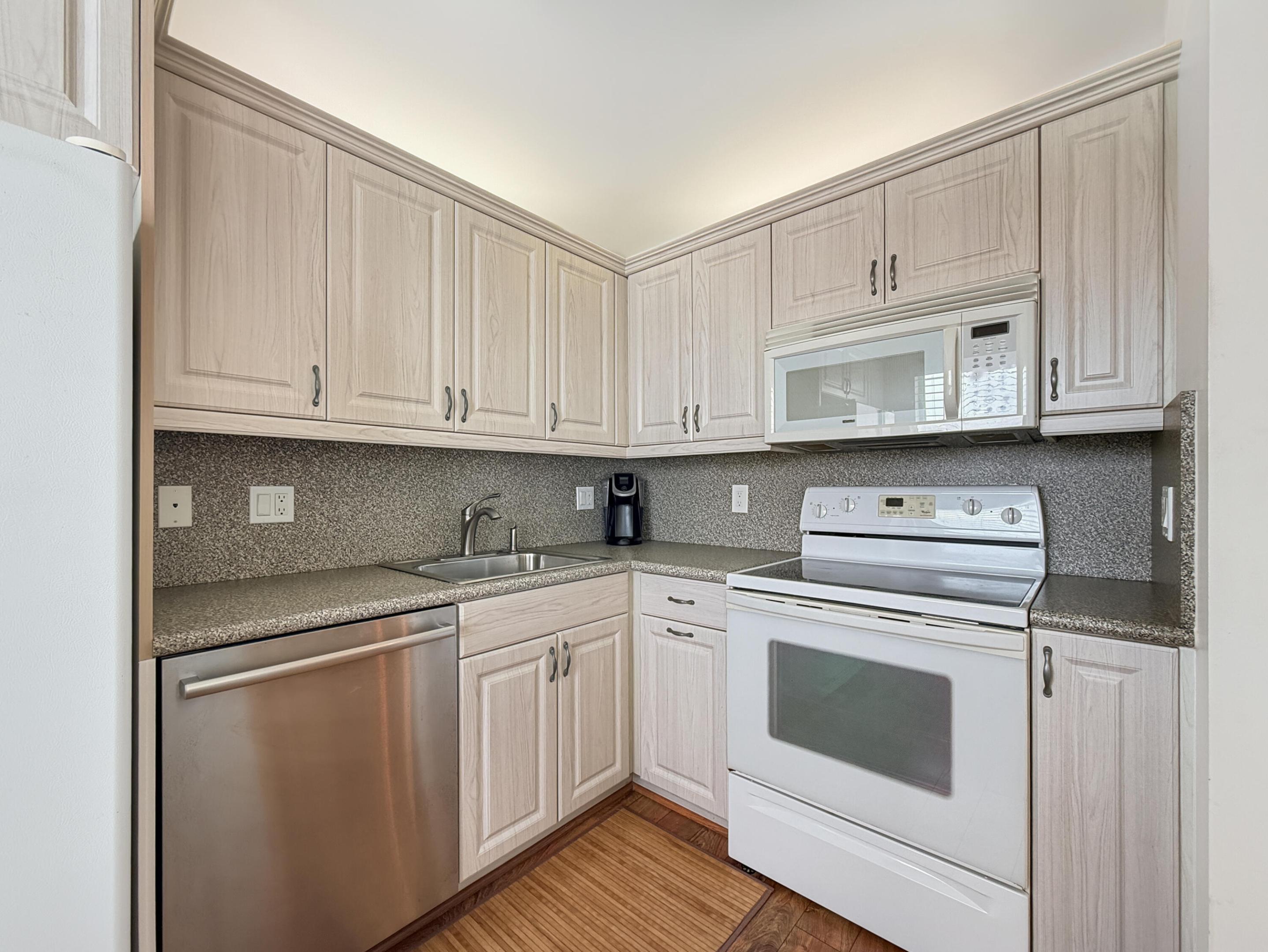 COLONIAL CLUB CONDO SEC 1 - Residential