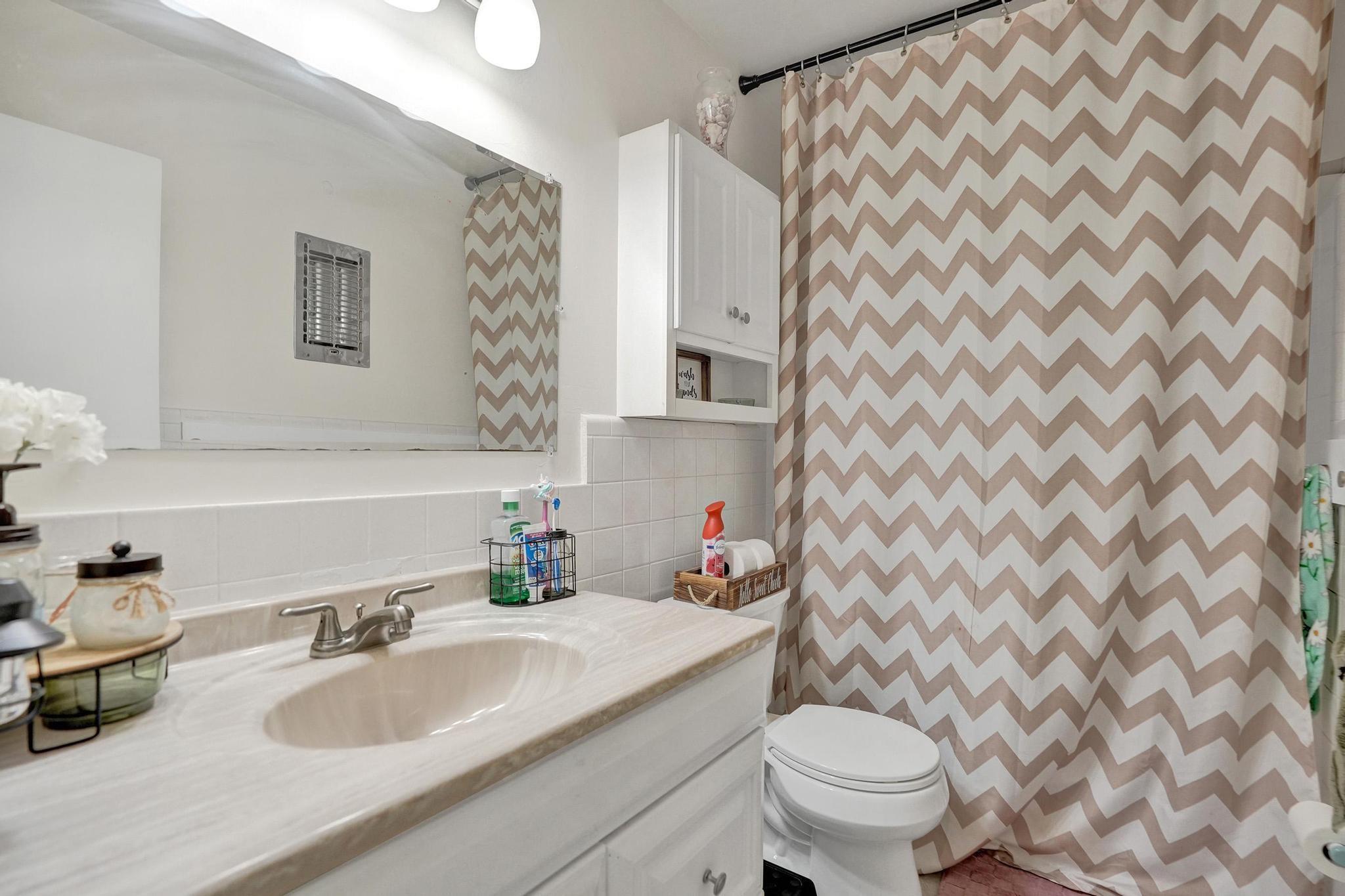 Imperial Point - Residential Income