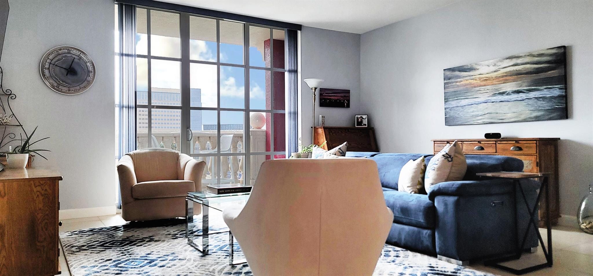 410 Evernia Street 519