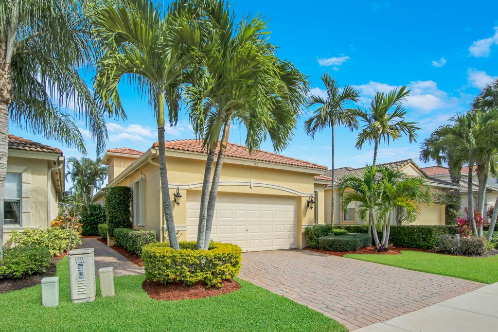Photo of 112 Isle Verde Way, Palm Beach Gardens, FL 33418 (MLS # R10793894)