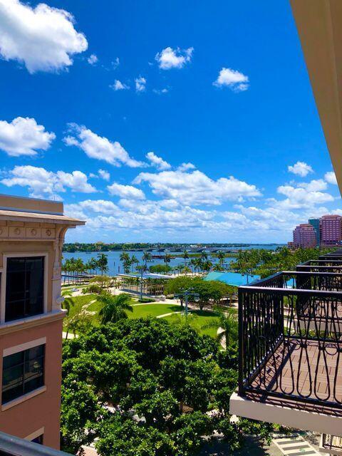 Be in the center of City Place Downtown with park, intracoastal, just across the street. Great view of the intracoastal and boat docks from the balcony. Close to the airport, Palm Beach Island, the Beach, Rosemary Square, Restaurants, Post Office, train stations, and more. Cable and WIFI included.