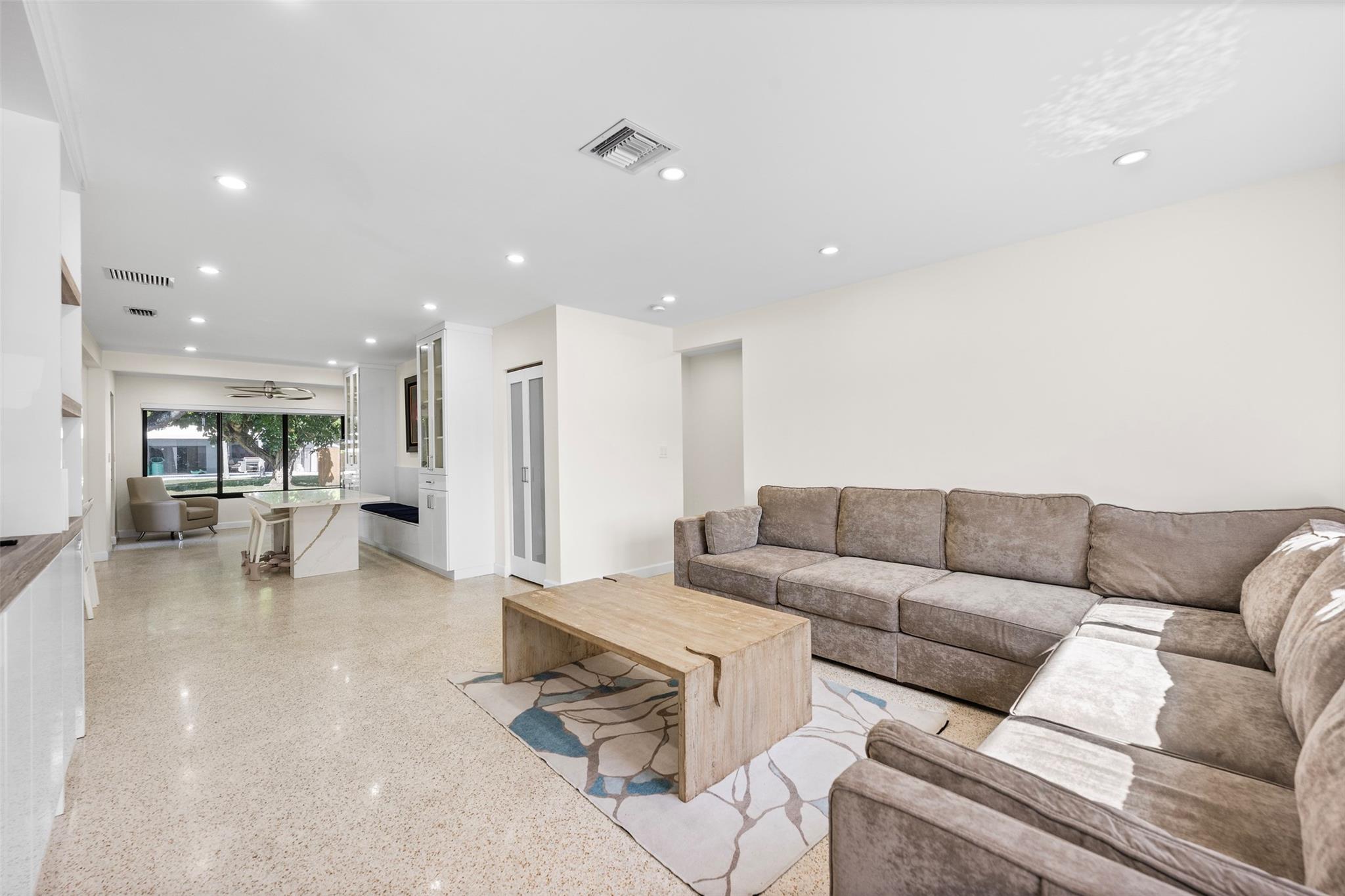 1228 NE 17th Ave