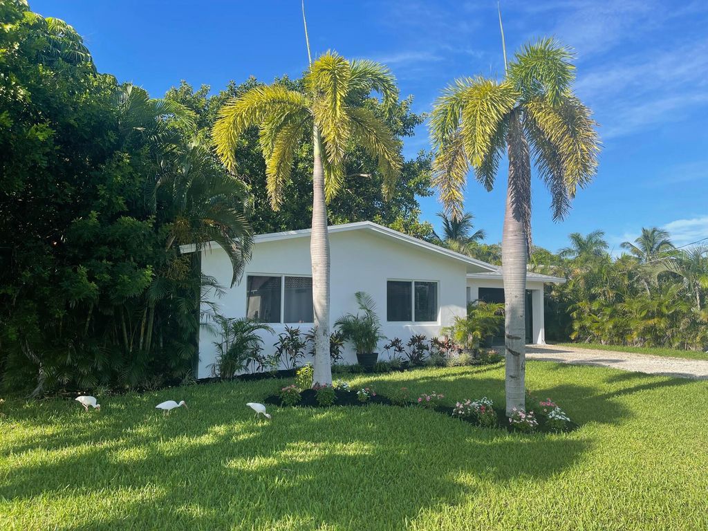 Photo of 1220 Isle Court, Boynton Beach, FL 33426 (MLS # R11006654)