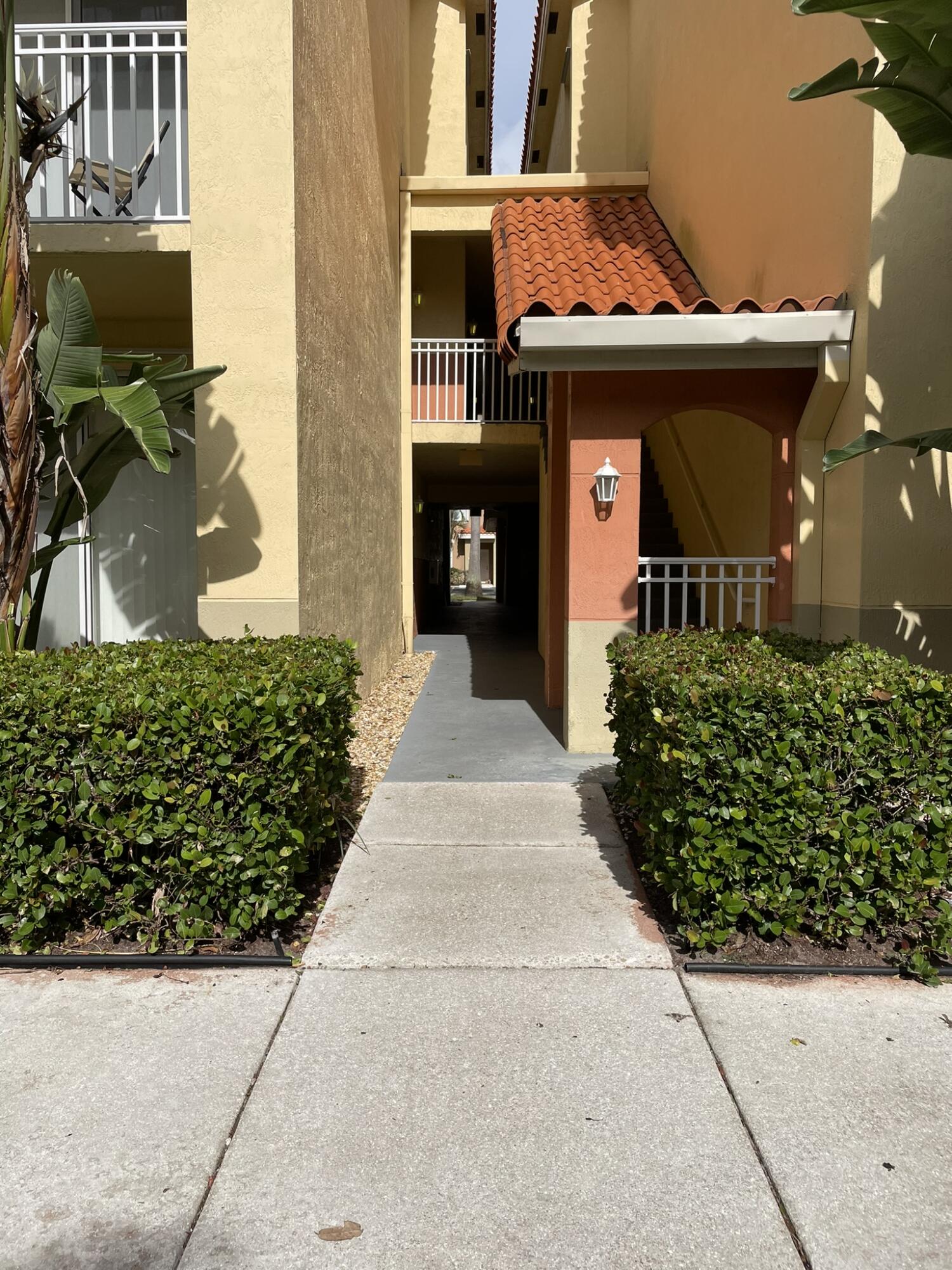 RESIDENCES AT LEGACY PLACE CONDO - Residential Lease