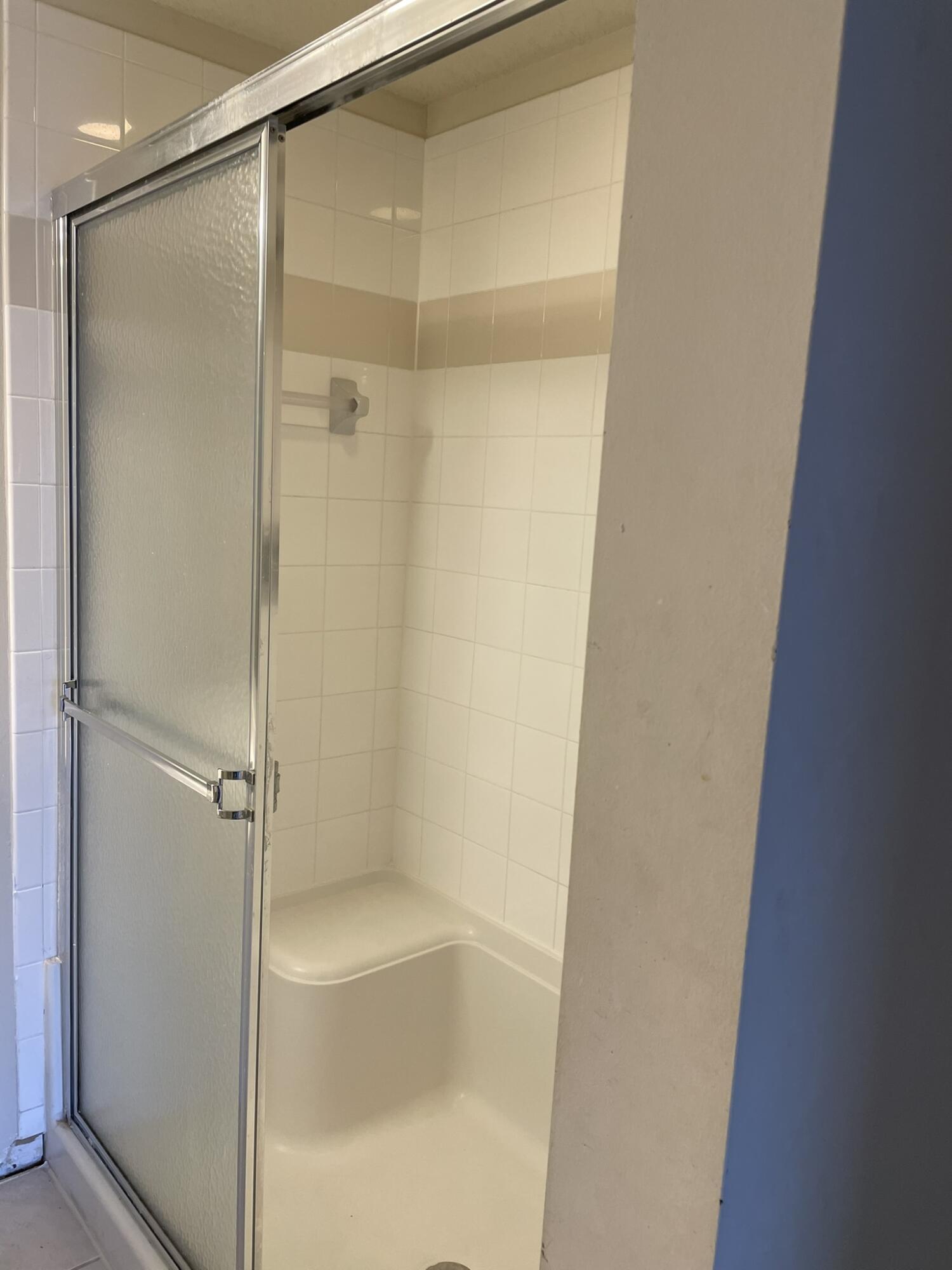 RESIDENCES AT LEGACY PLACE CONDO - Residential Lease