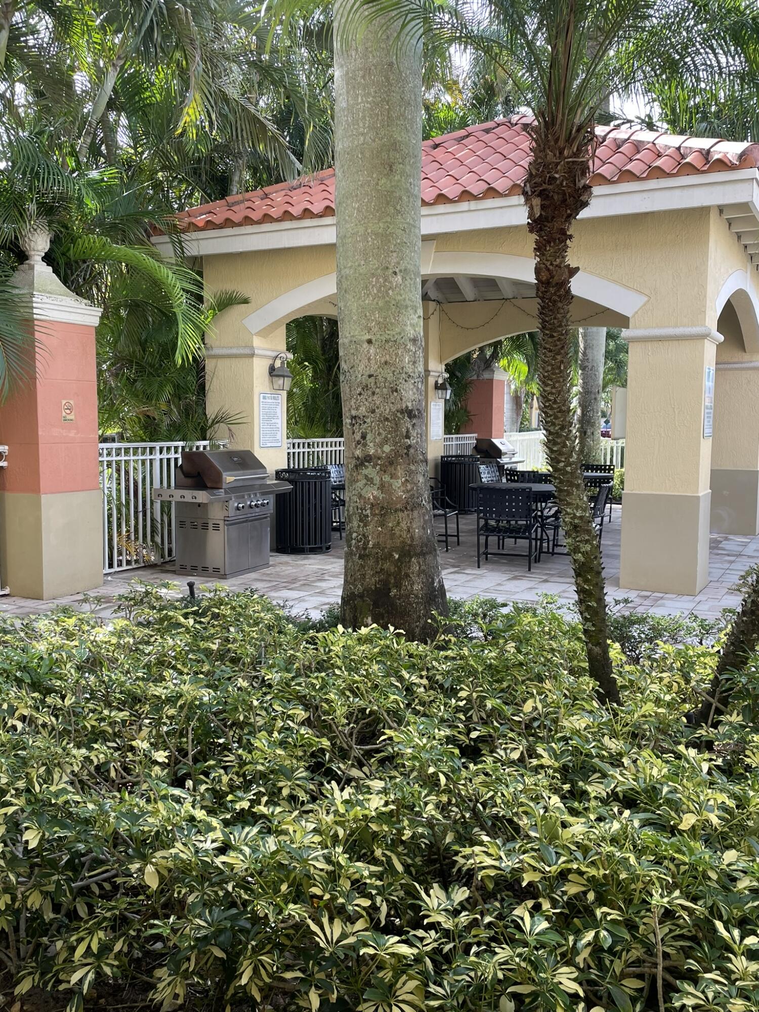 RESIDENCES AT LEGACY PLACE CONDO - Residential Lease