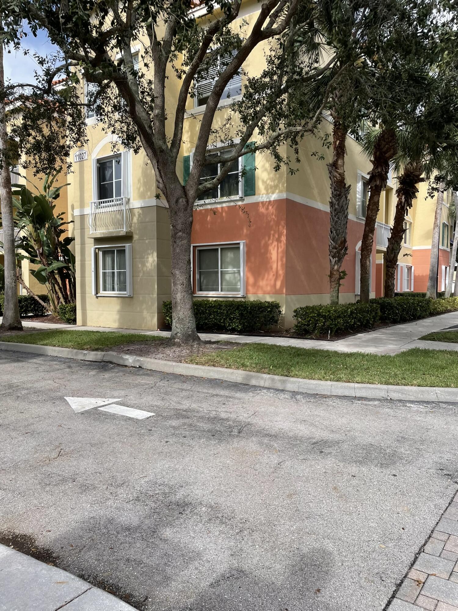 RESIDENCES AT LEGACY PLACE CONDO - Residential Lease