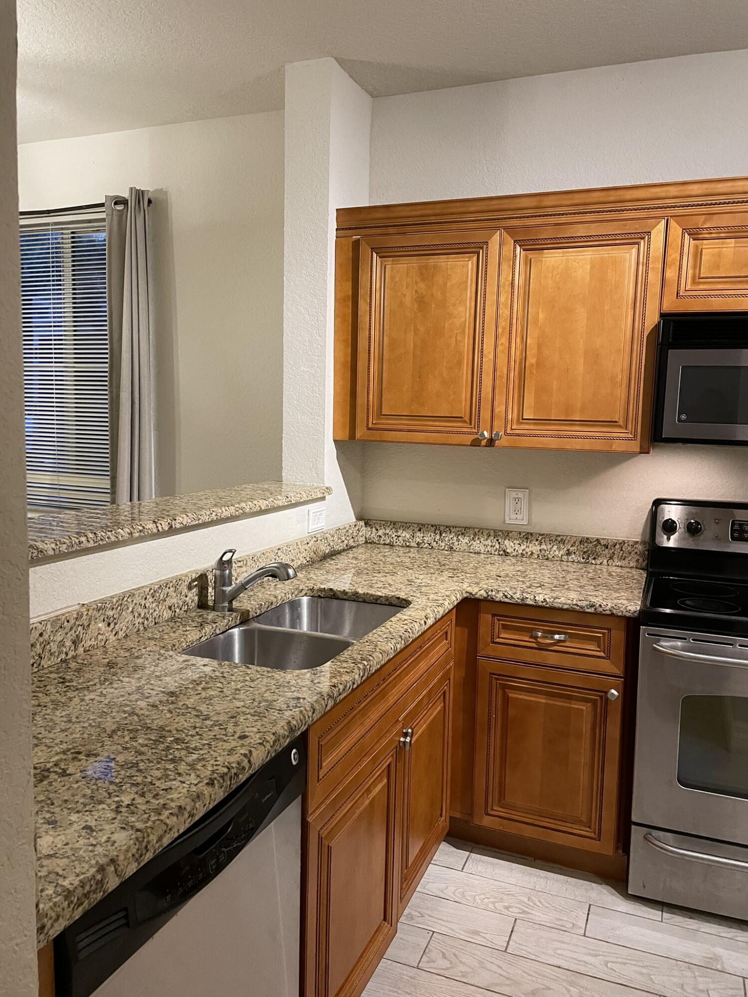 RESIDENCES AT LEGACY PLACE CONDO - Residential Lease