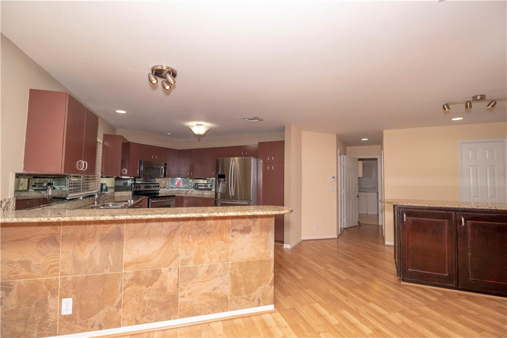 Countrys Point 119-29 B - Residential Lease