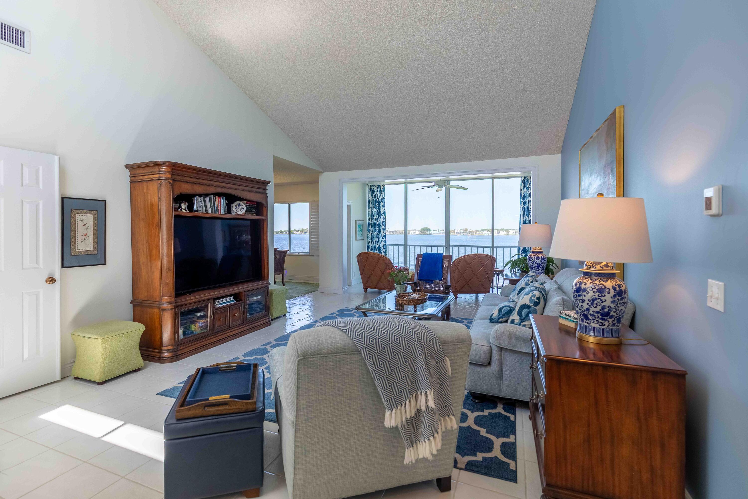 HARBOUR RIDGE YACHT & COUNTRY CLUB - Residential