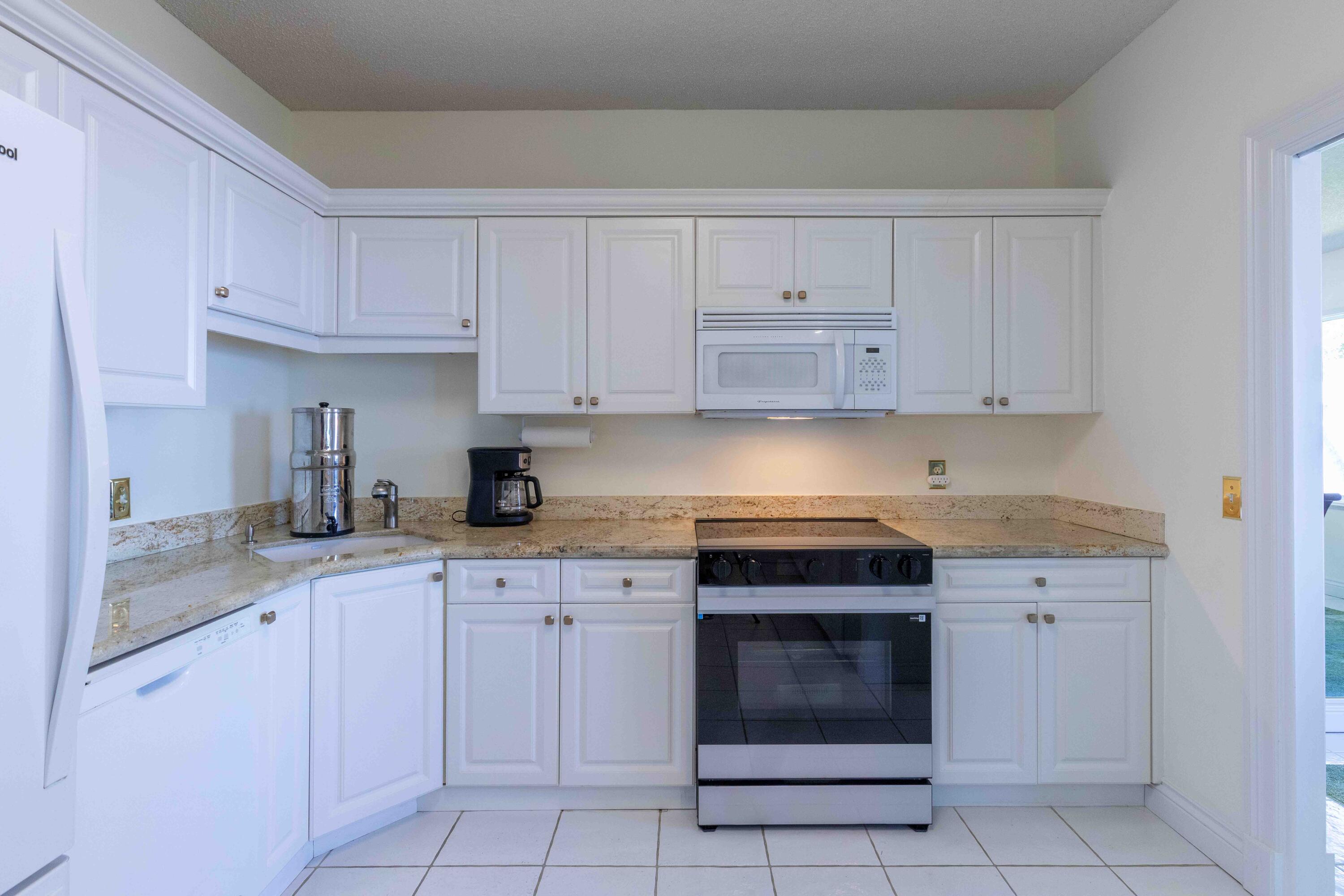 HARBOUR RIDGE YACHT & COUNTRY CLUB - Residential