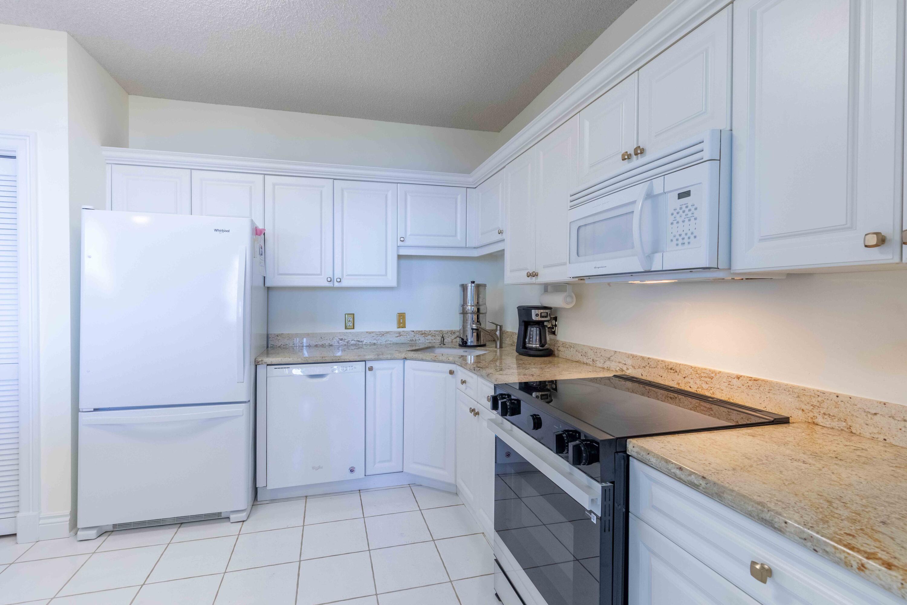 HARBOUR RIDGE YACHT & COUNTRY CLUB - Residential