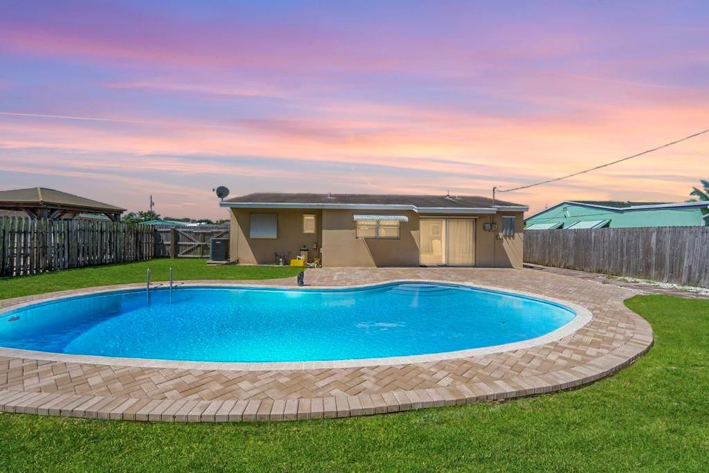 Photo of 9148 Demery Dr, Palm Beach Gardens, FL 33410 (MLS # F10401789)