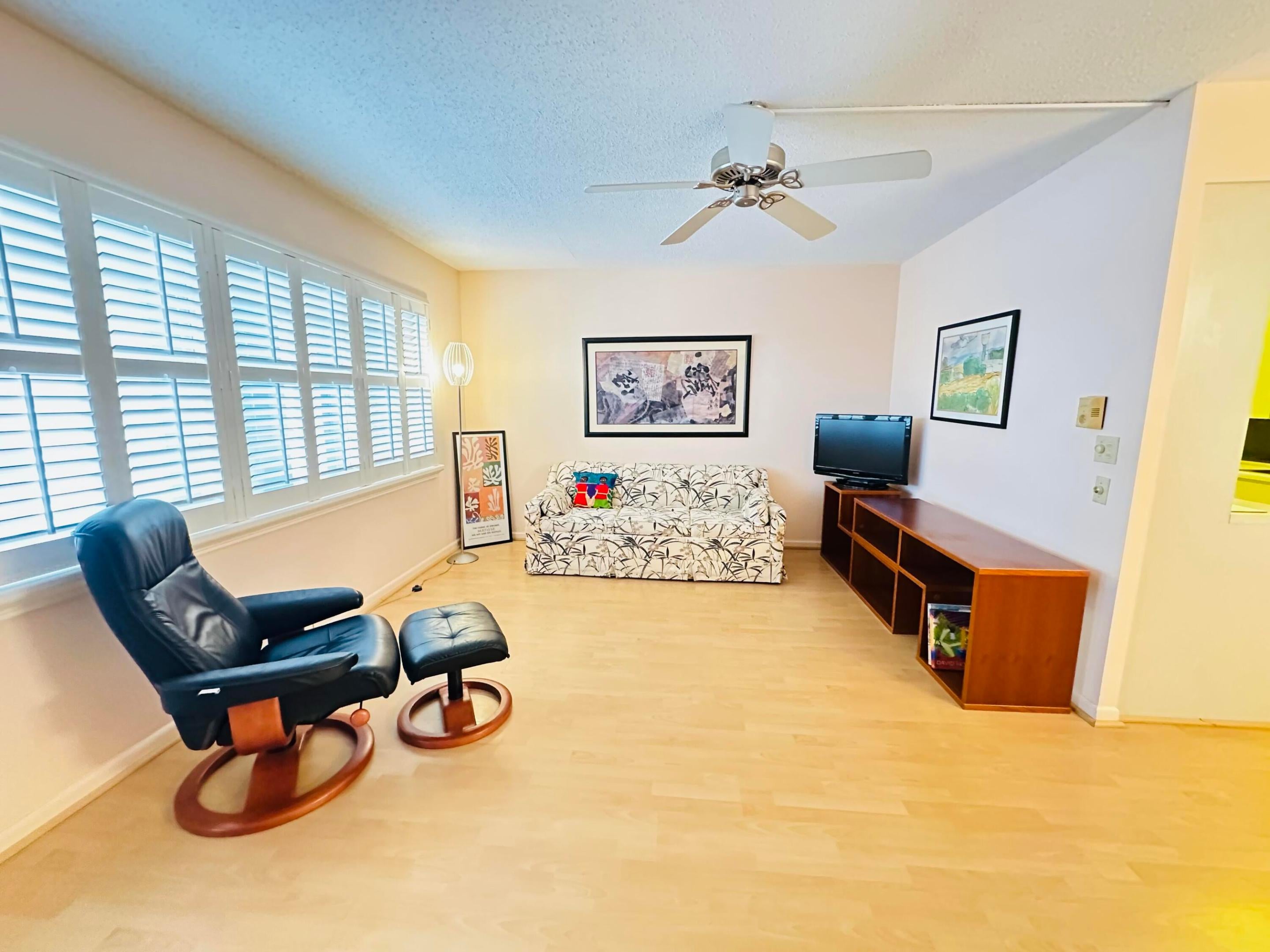 4011 NEWPORT G