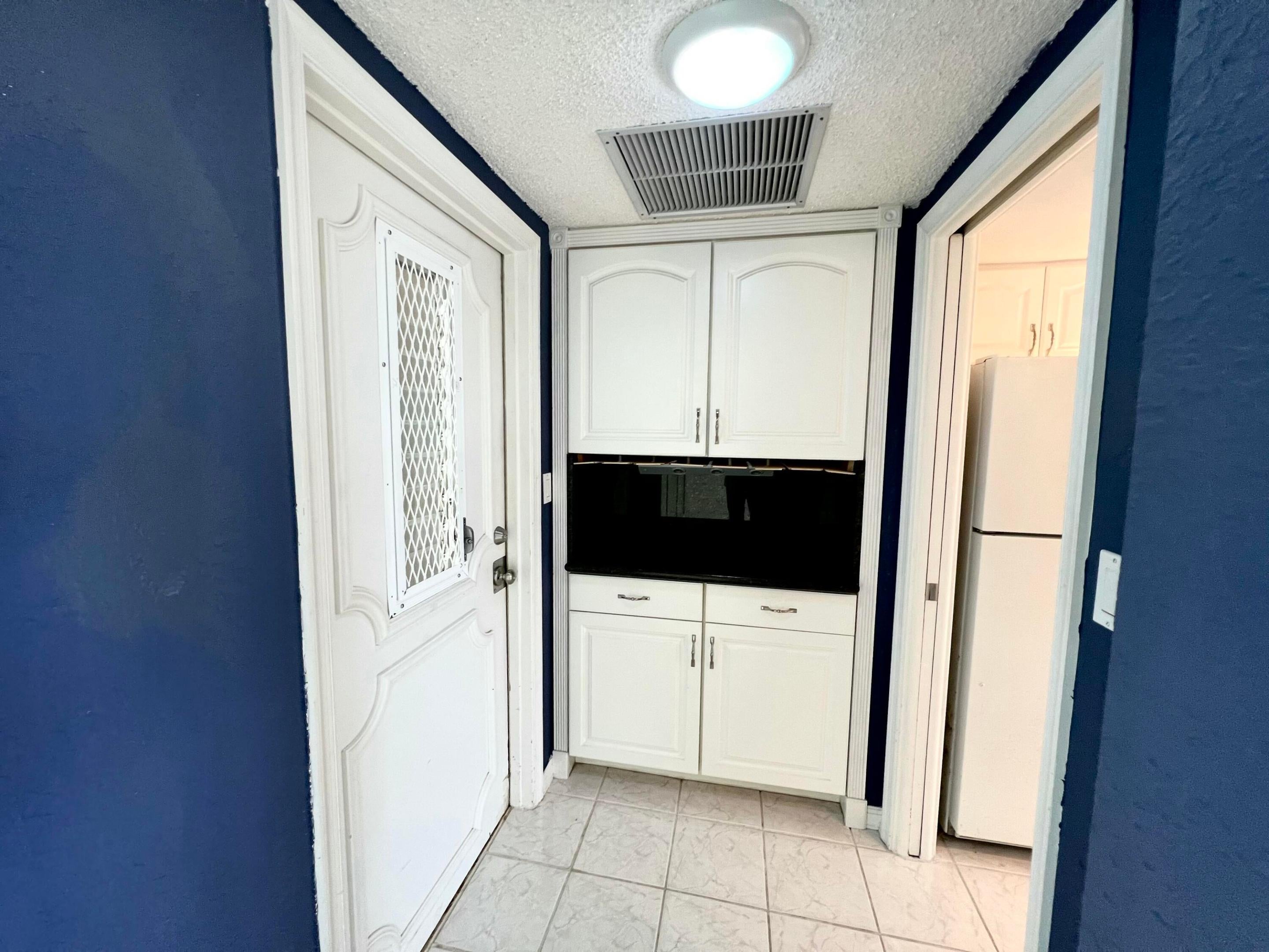 1069 Hillsboro Mile 606