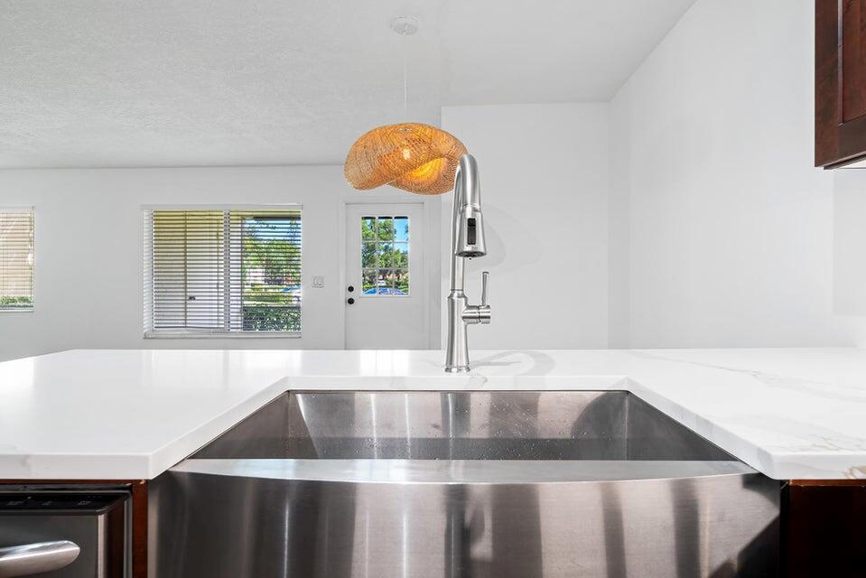 PINE RIDGE AT HAVERHILL C - Residential Lease