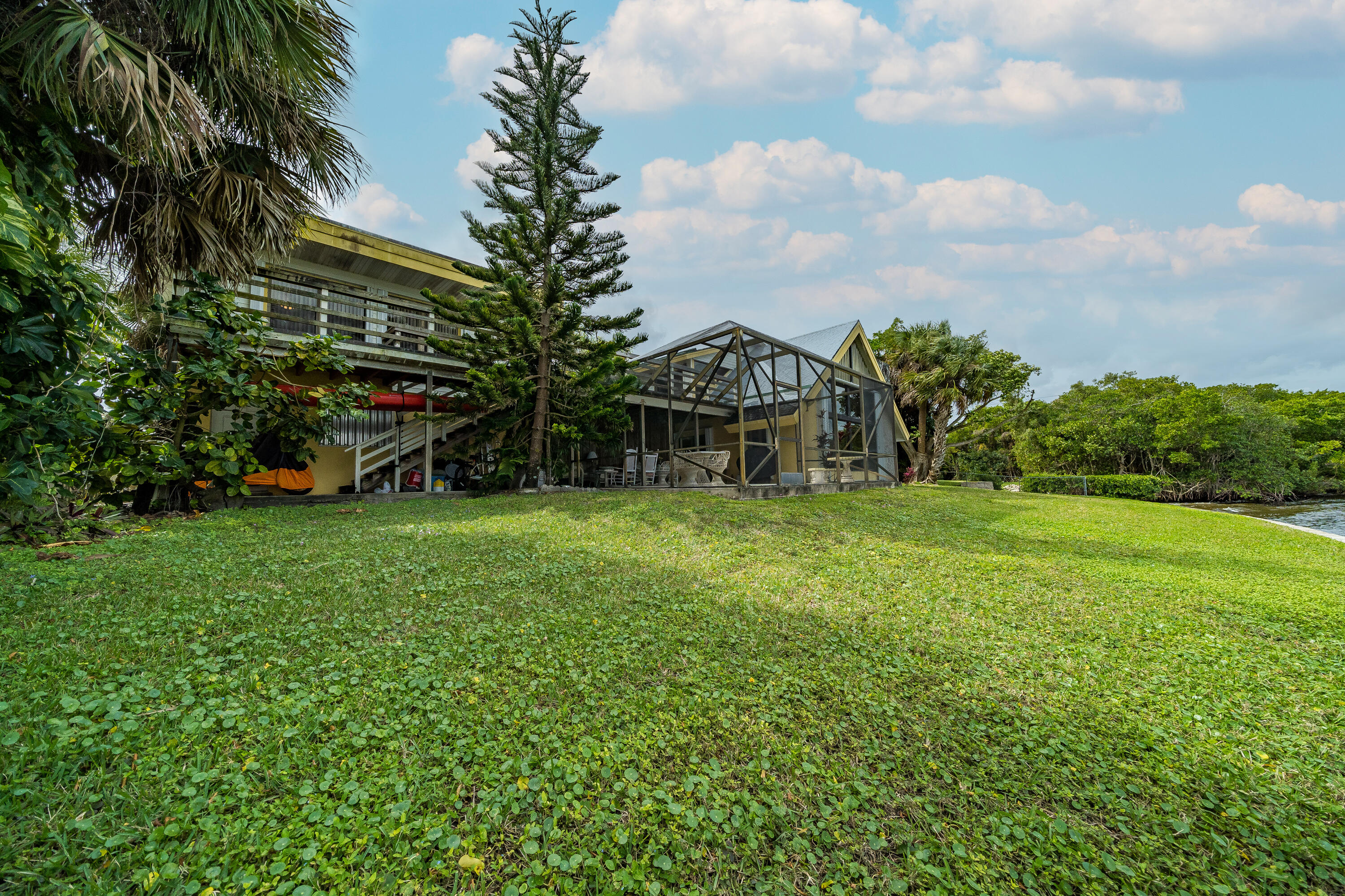 VIA RIO UNREC ON AM 90 - Residential