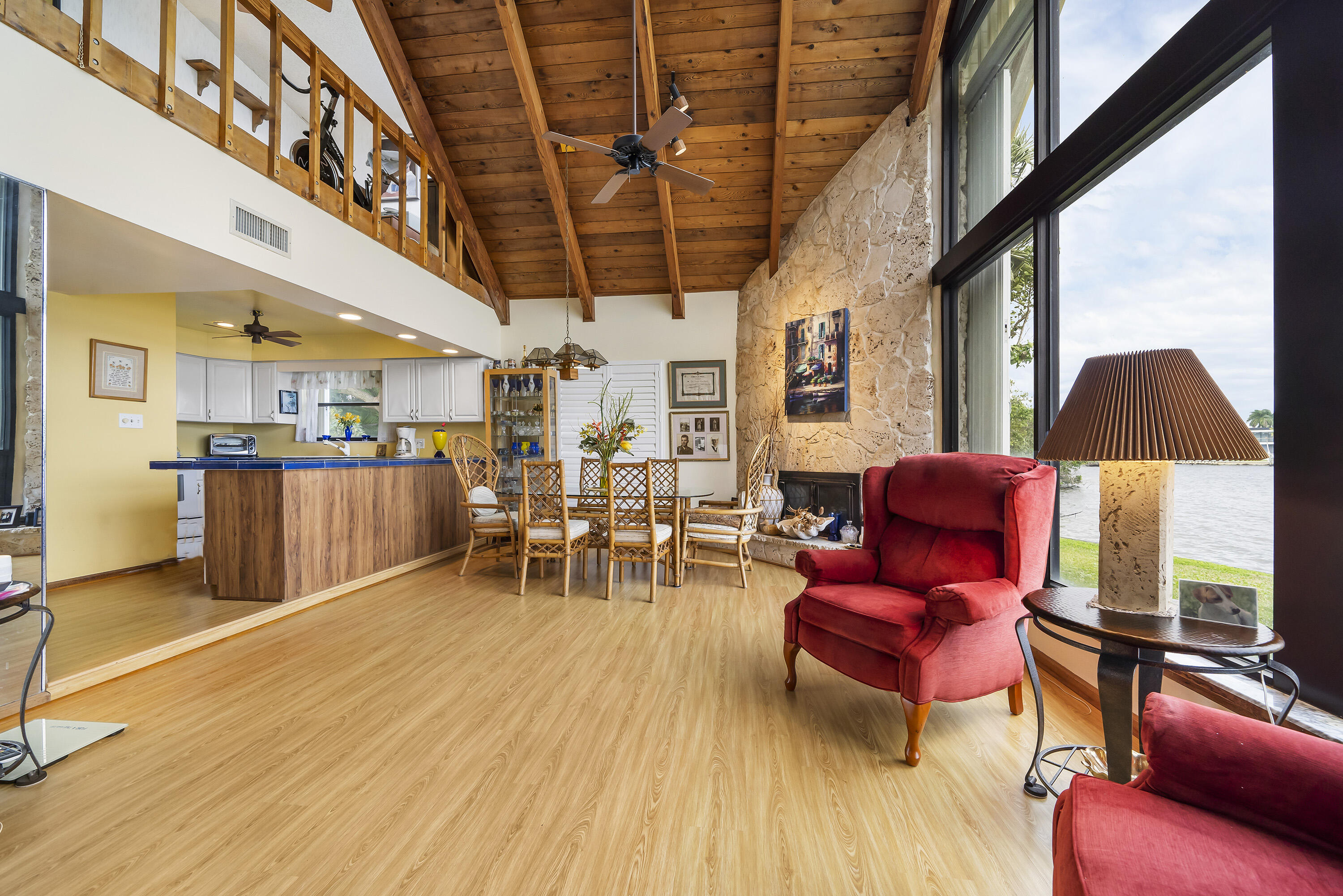 VIA RIO UNREC ON AM 90 - Residential