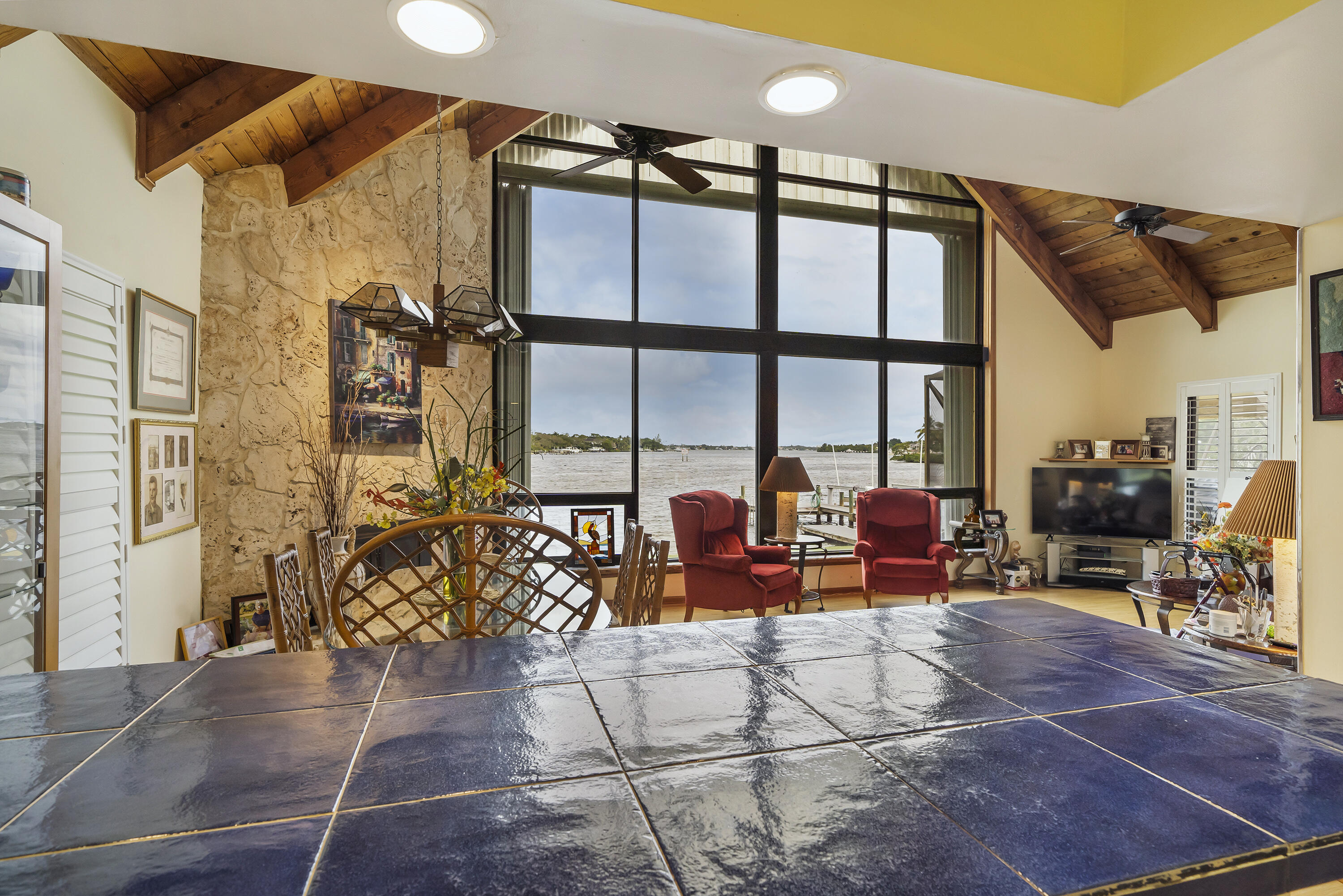 VIA RIO UNREC ON AM 90 - Residential