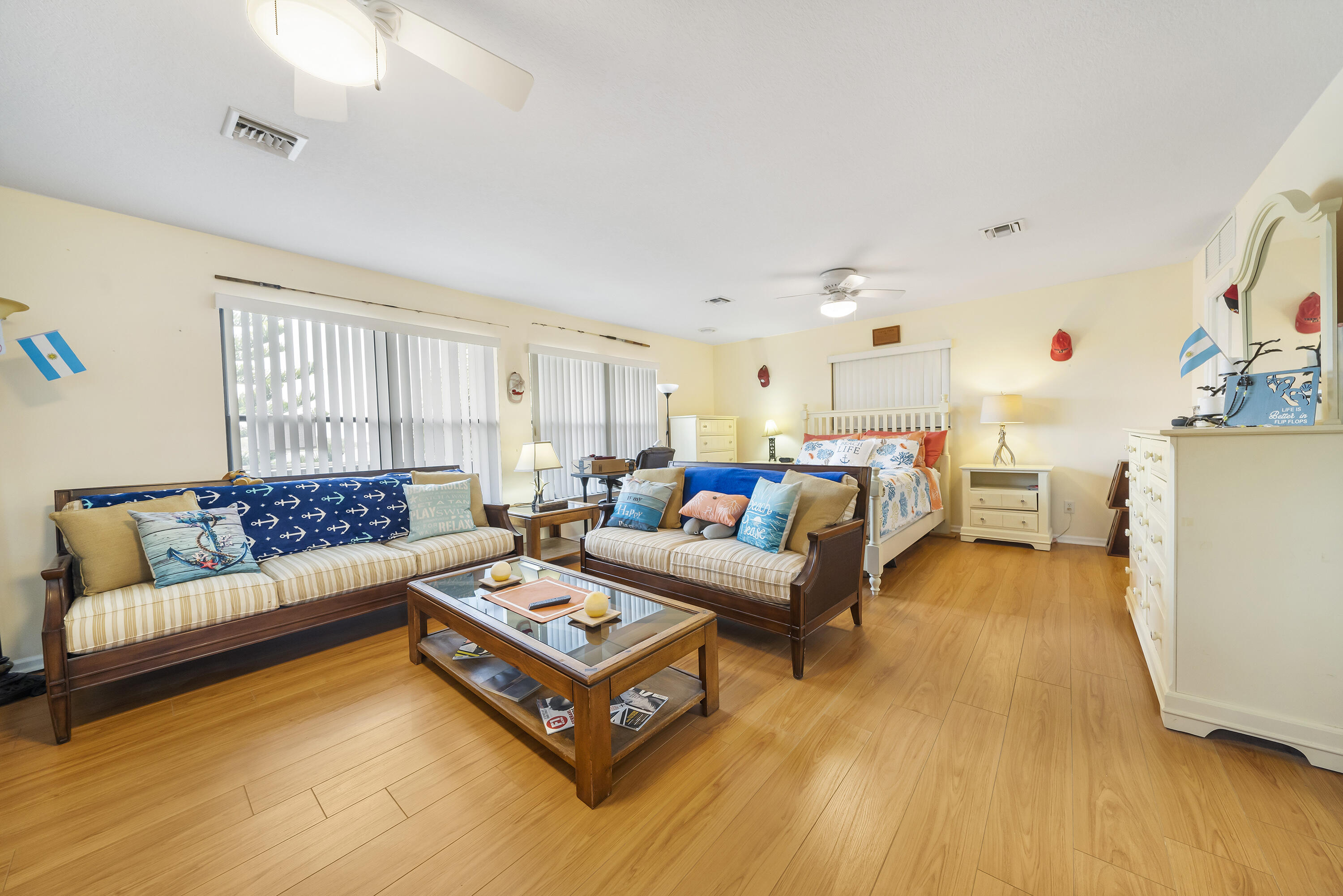 VIA RIO UNREC ON AM 90 - Residential