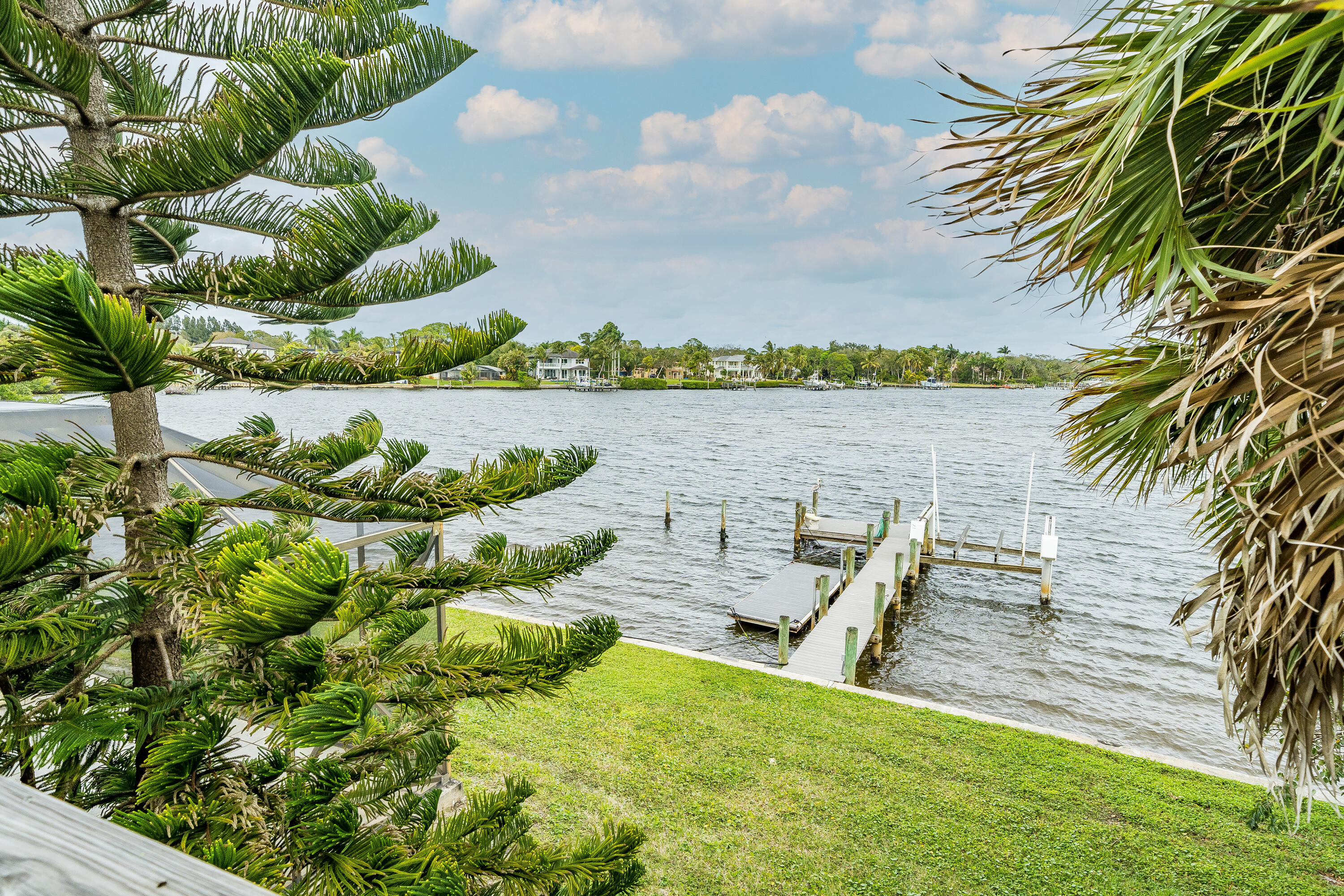 VIA RIO UNREC ON AM 90 - Residential