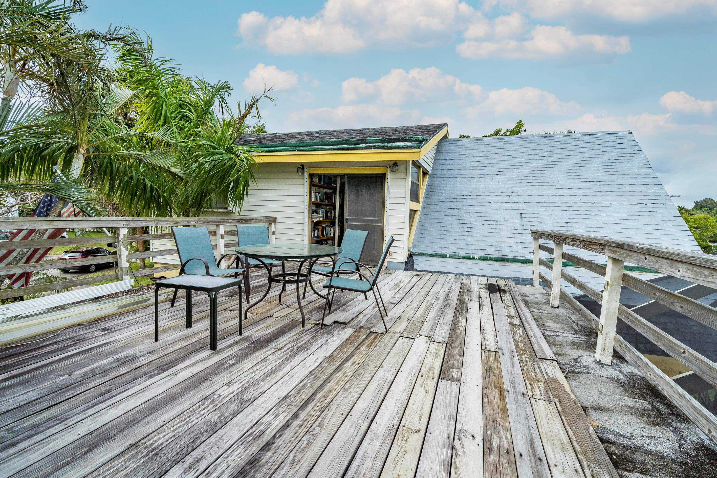 VIA RIO UNREC ON AM 90 - Residential