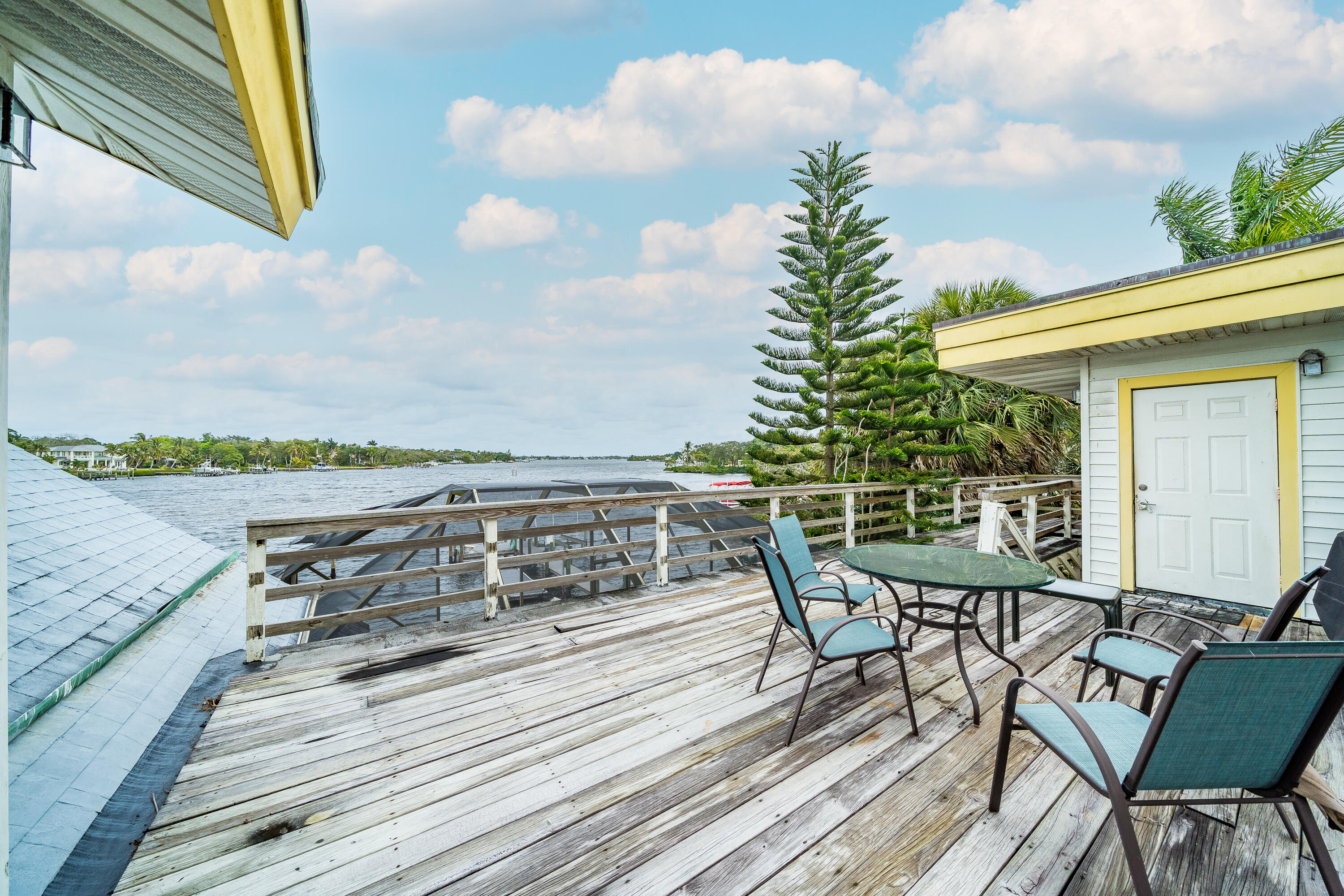 VIA RIO UNREC ON AM 90 - Residential