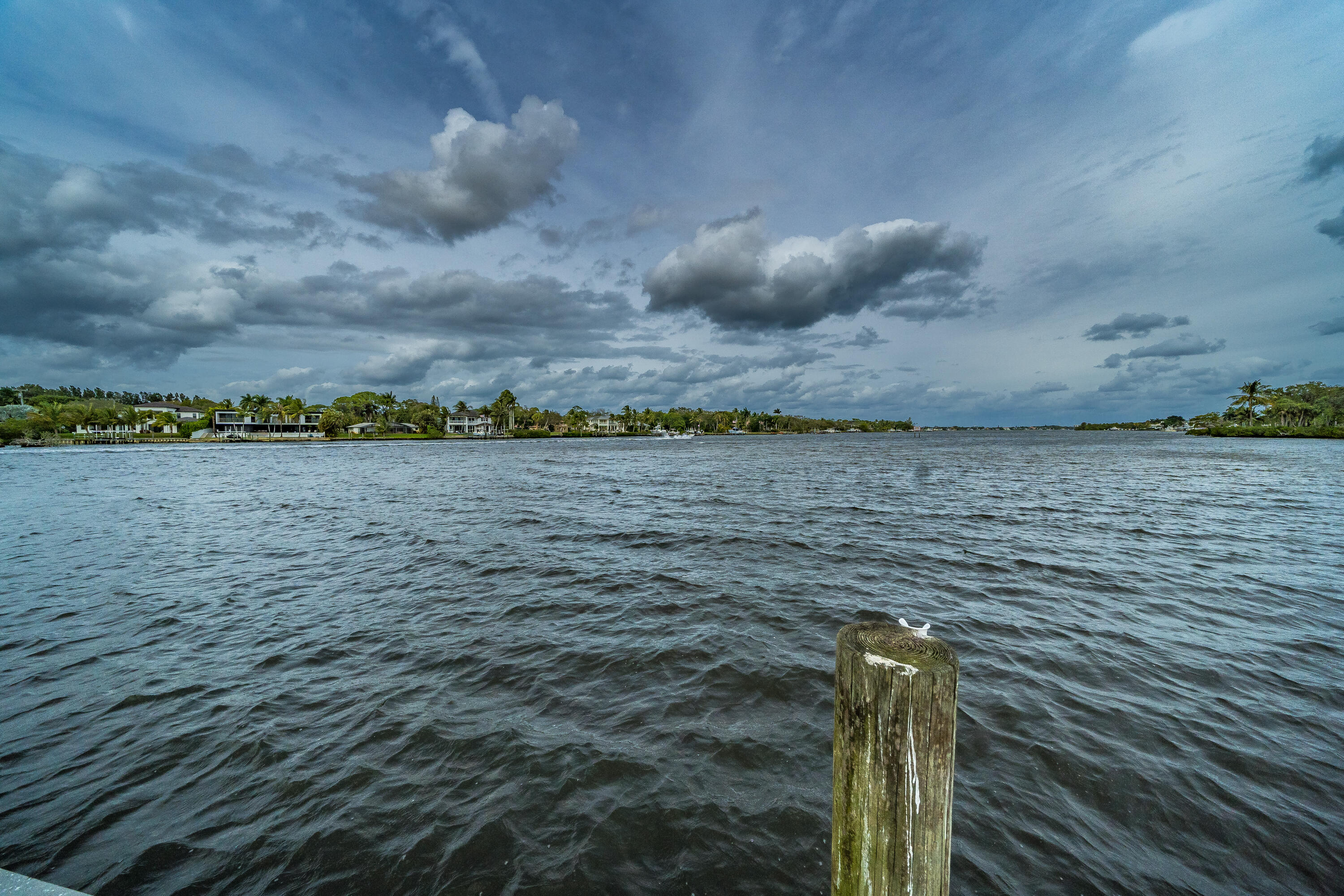 VIA RIO UNREC ON AM 90 - Residential