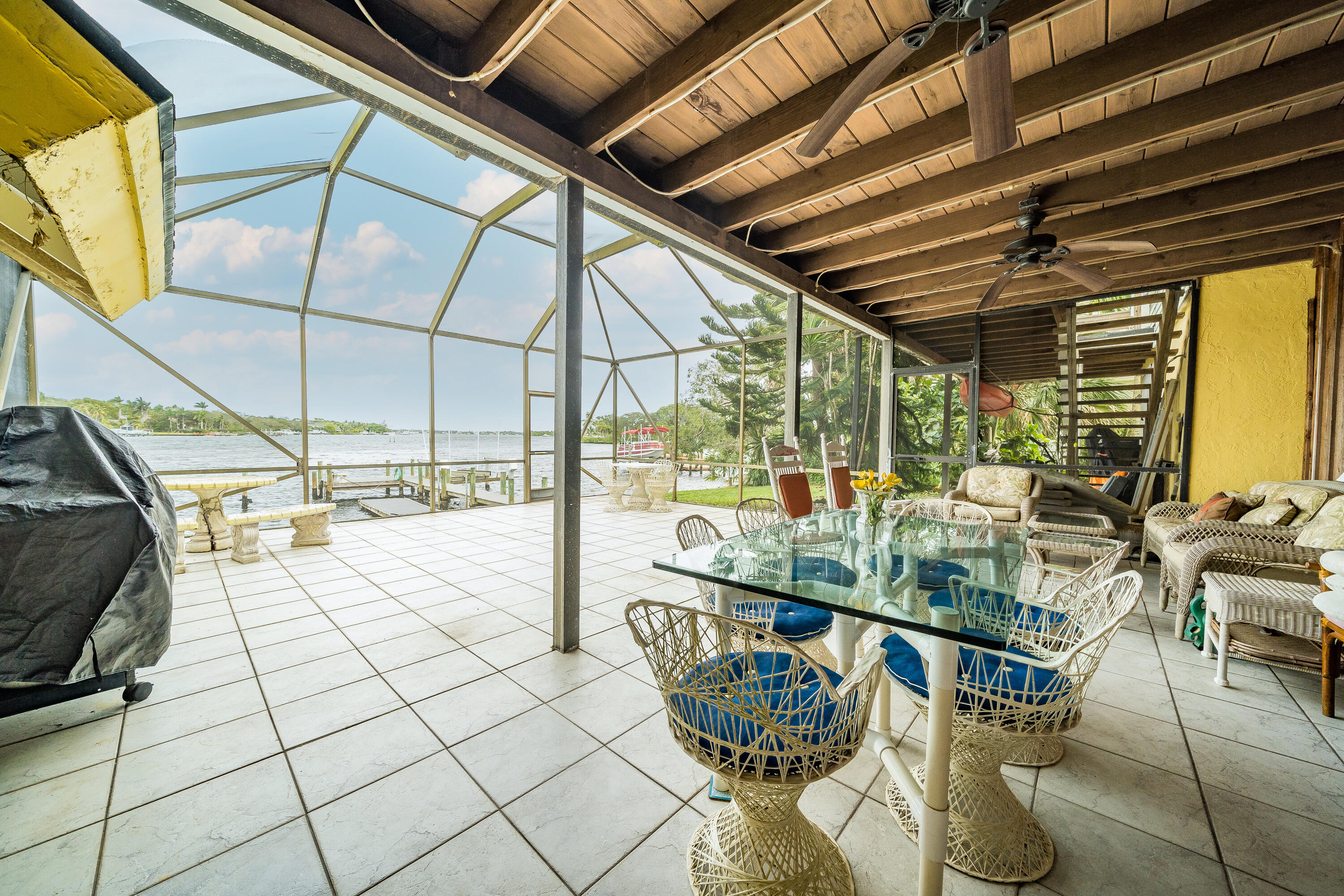 VIA RIO UNREC ON AM 90 - Residential