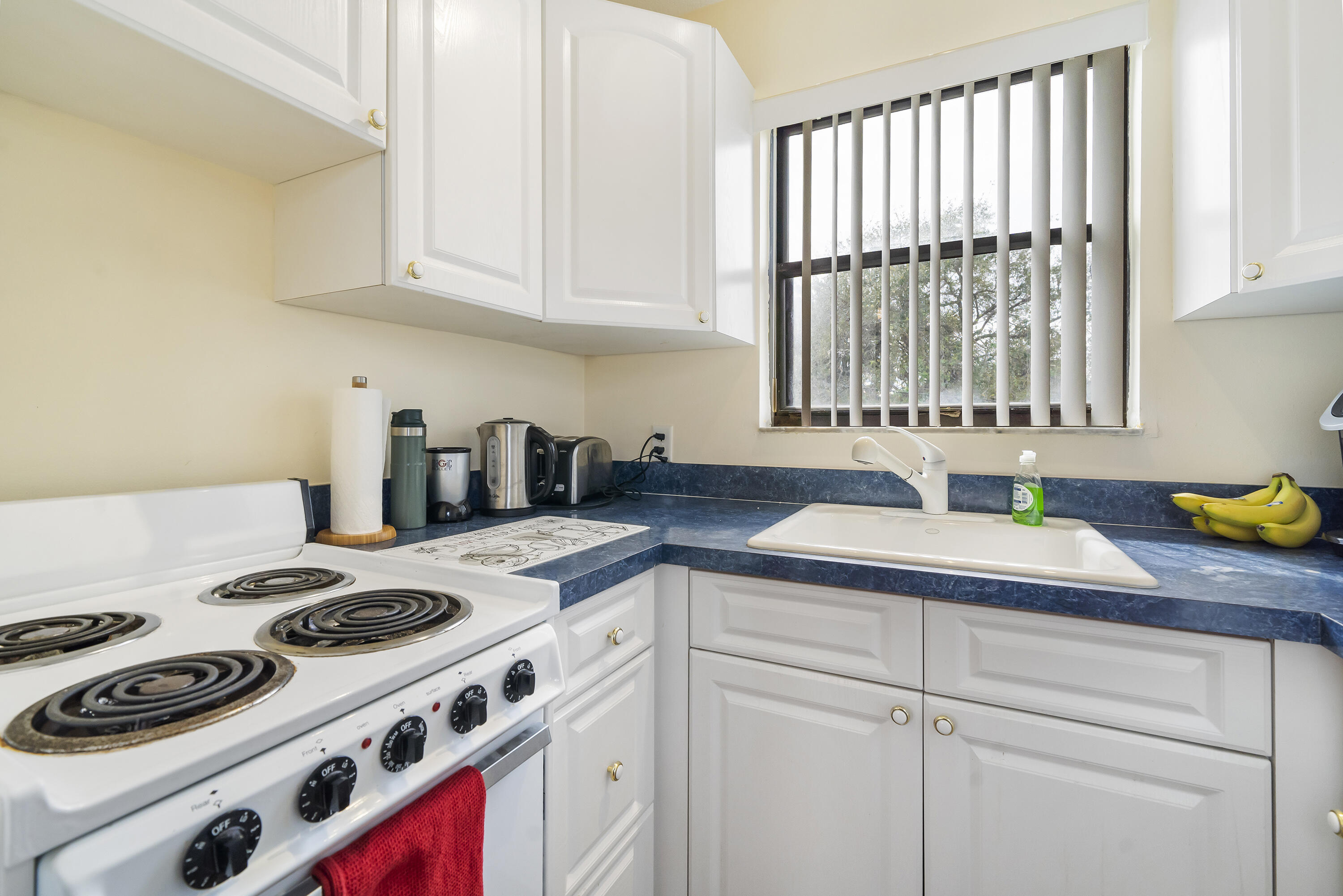 VIA RIO UNREC ON AM 90 - Residential