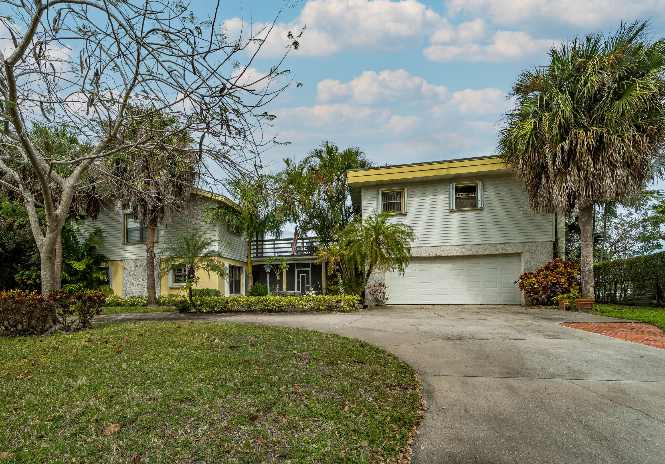 VIA RIO UNREC ON AM 90 - Residential